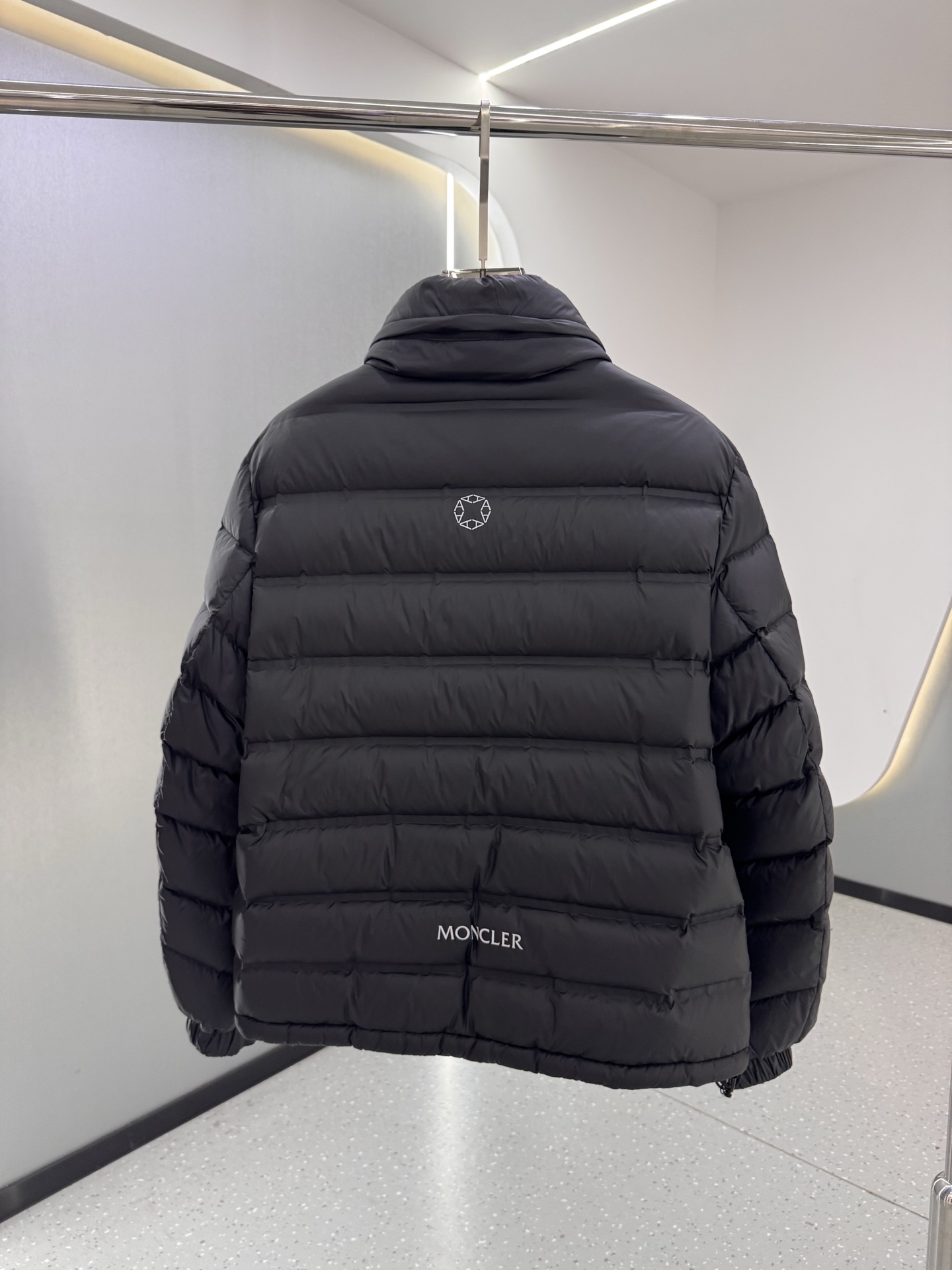 Mon collection 经典系列双色羽绒服｜奢华运动 暖冬精享｜ 全定制进口外料，特殊纤维化和，精