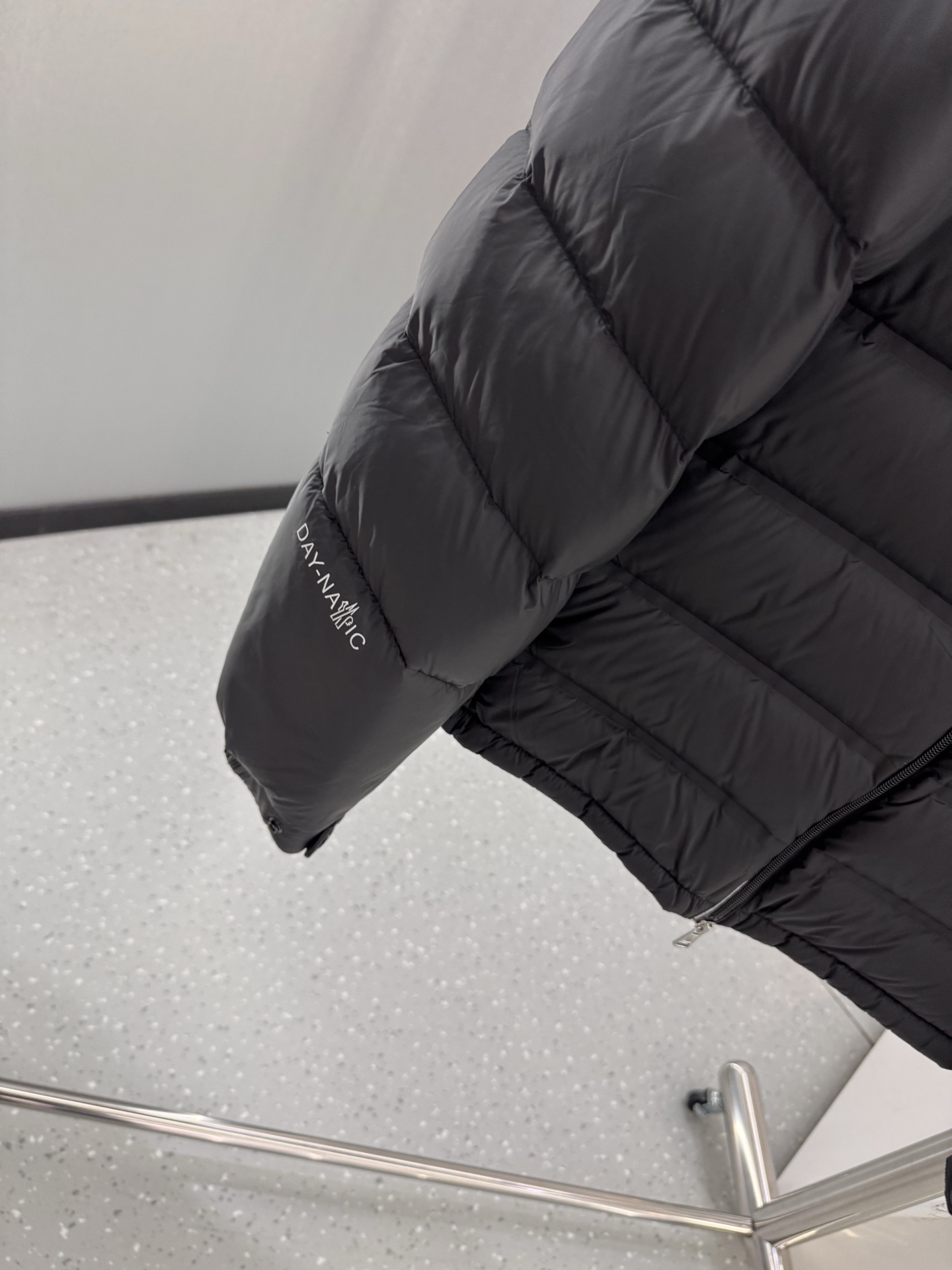 Mon collection 经典系列双色羽绒服｜奢华运动 暖冬精享｜ 全定制进口外料，特殊纤维化和，精