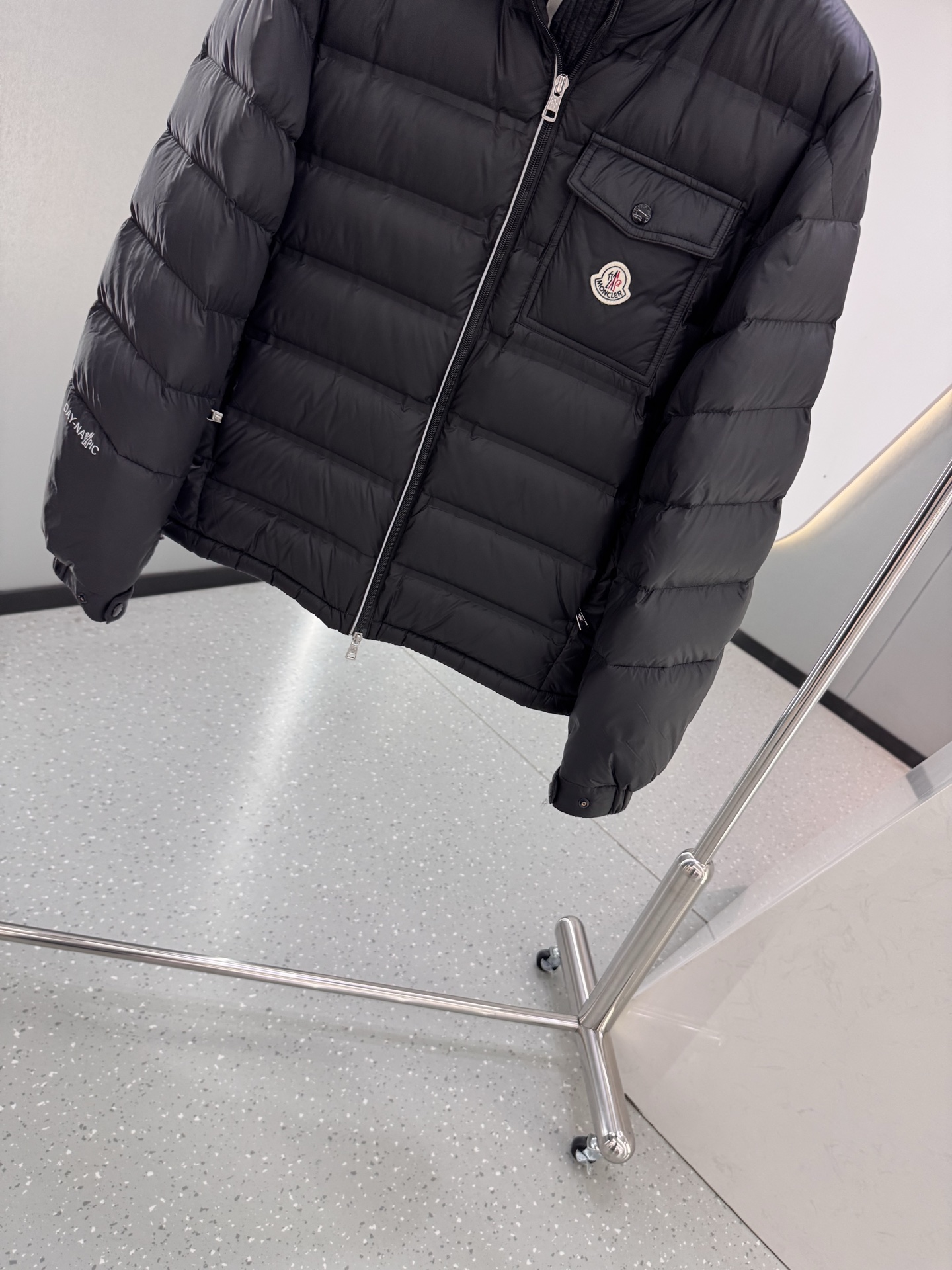 Mon collection 经典系列双色羽绒服｜奢华运动 暖冬精享｜ 全定制进口外料，特殊纤维化和，精