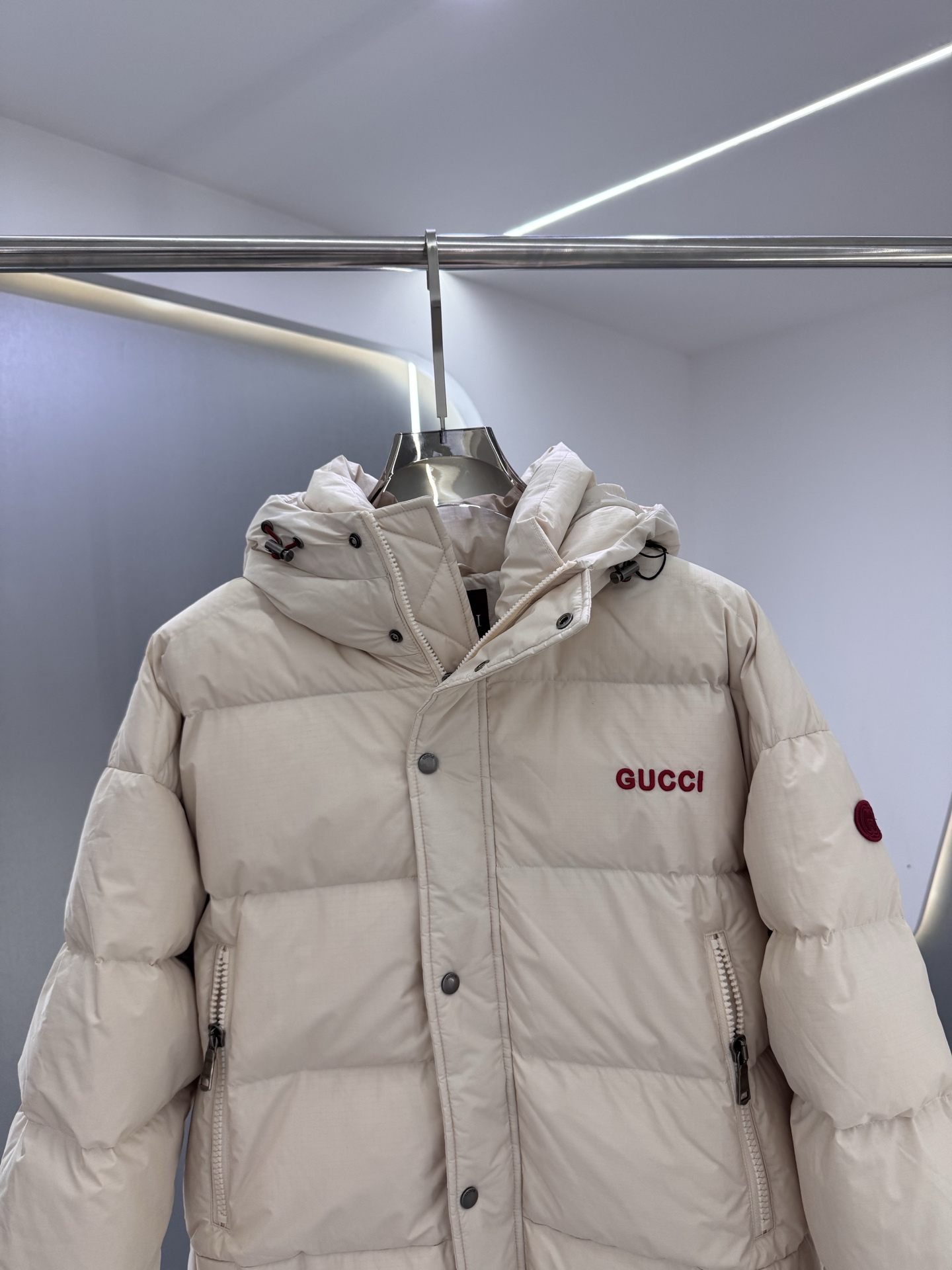 古驰Mon collection 经典系列双色羽绒服｜奢华运动 暖冬精享｜ 全定制进口外料，特殊纤维化和