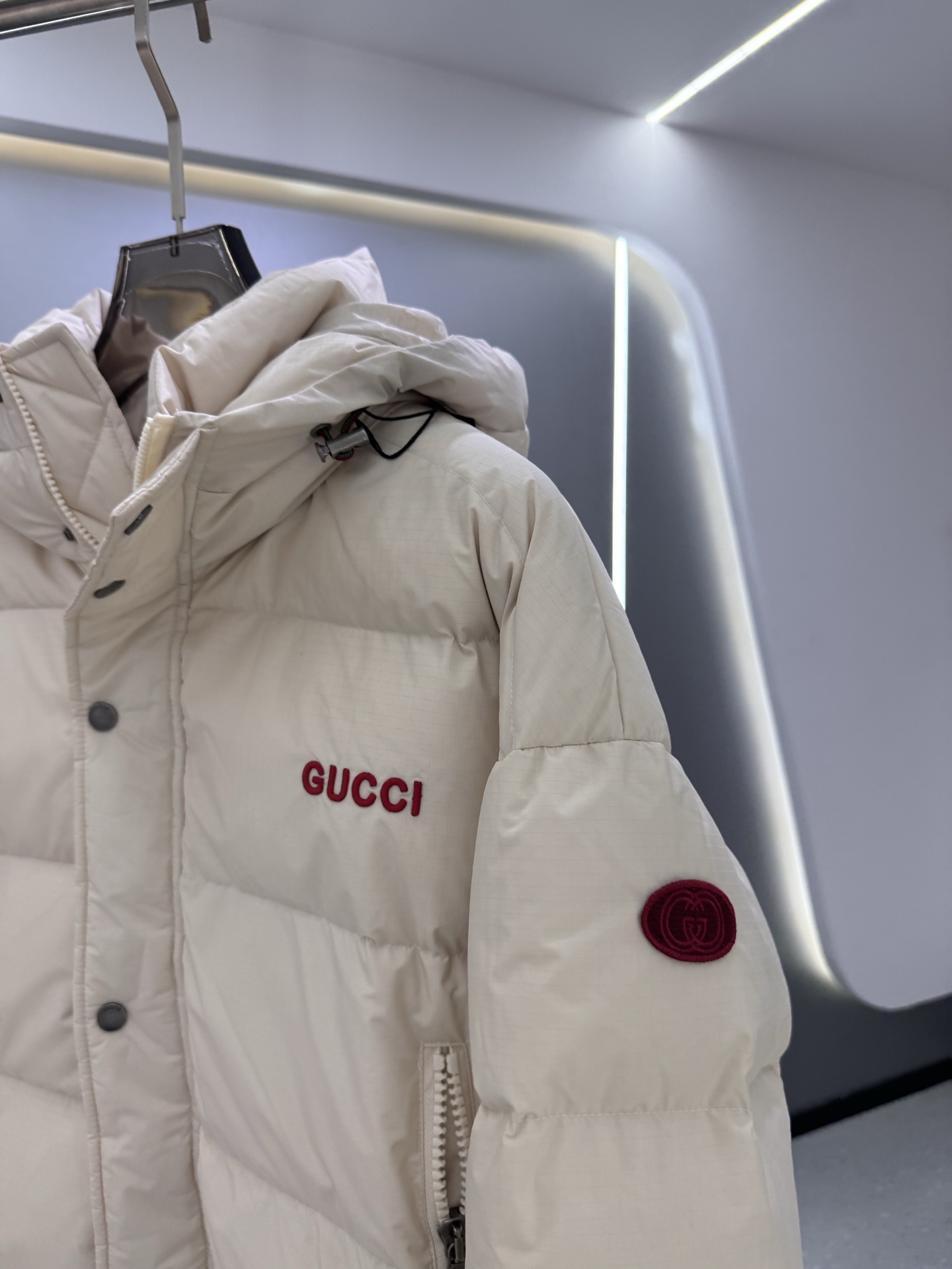 古驰Mon collection 经典系列双色羽绒服｜奢华运动 暖冬精享｜ 全定制进口外料，特殊纤维化和