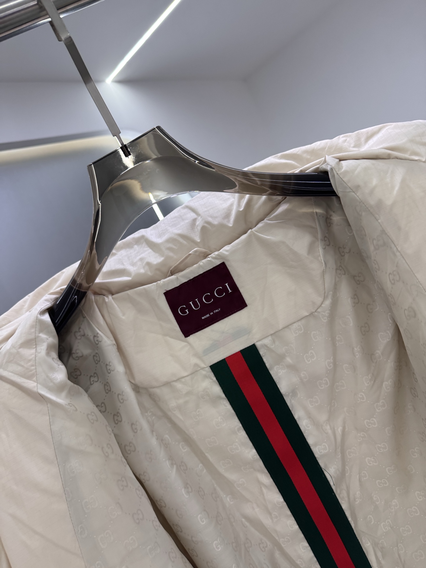 古驰Mon collection 经典系列双色羽绒服｜奢华运动 暖冬精享｜ 全定制进口外料，特殊纤维化和