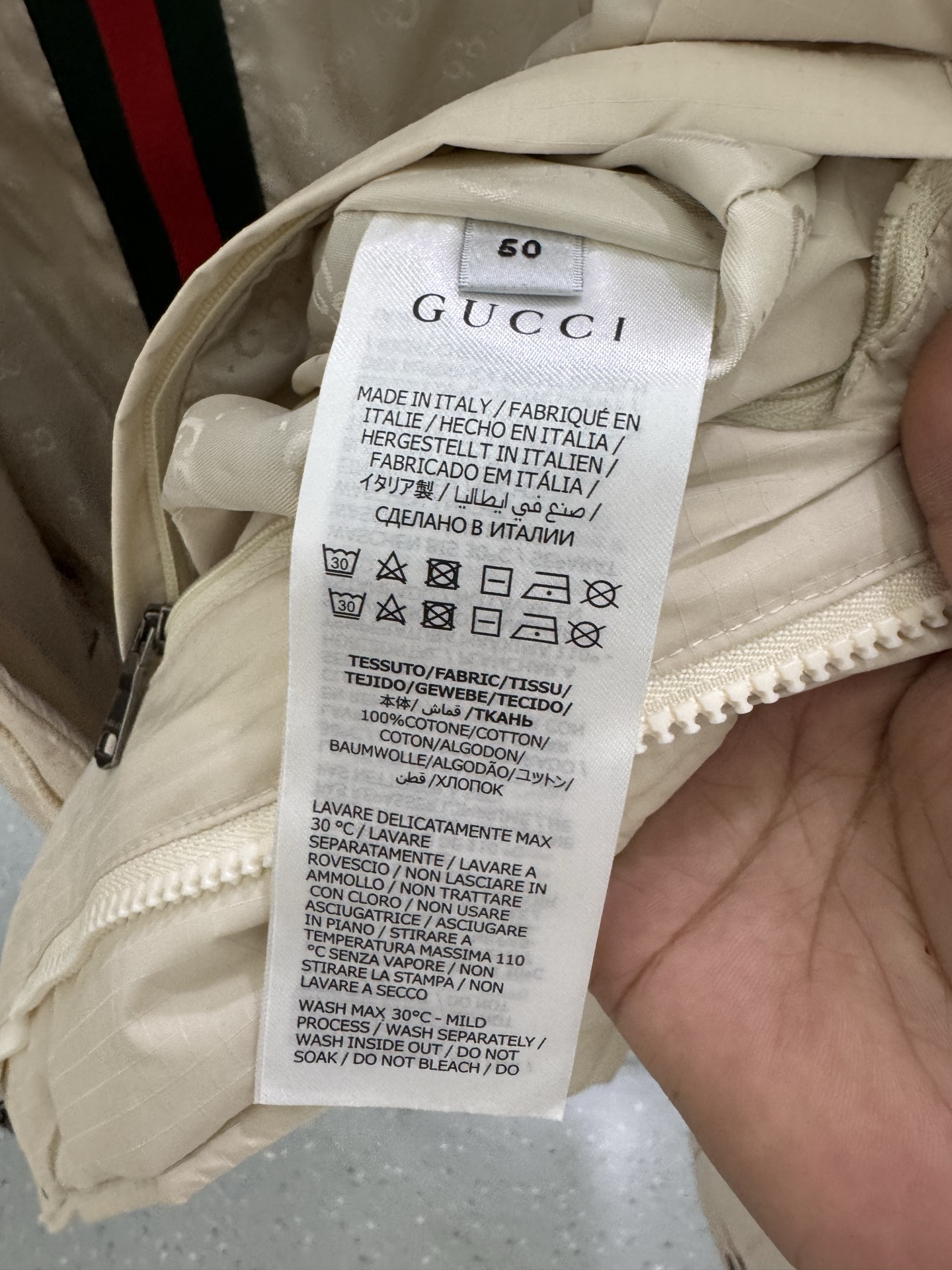 古驰Mon collection 经典系列双色羽绒服｜奢华运动 暖冬精享｜ 全定制进口外料，特殊纤维化和