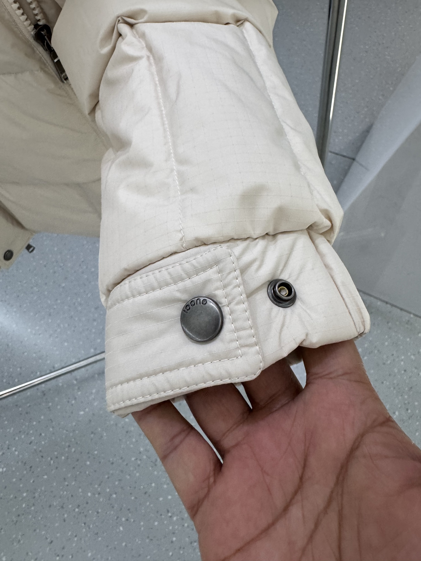 古驰Mon collection 经典系列双色羽绒服｜奢华运动 暖冬精享｜ 全定制进口外料，特殊纤维化和