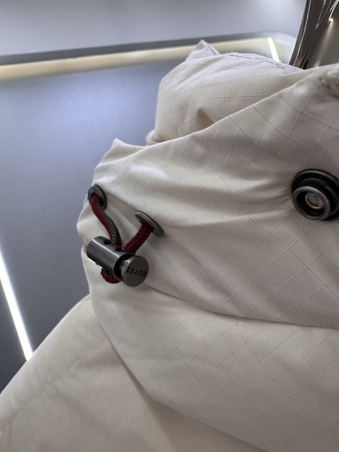 古驰Mon collection 经典系列双色羽绒服｜奢华运动 暖冬精享｜ 全定制进口外料，特殊纤维化和