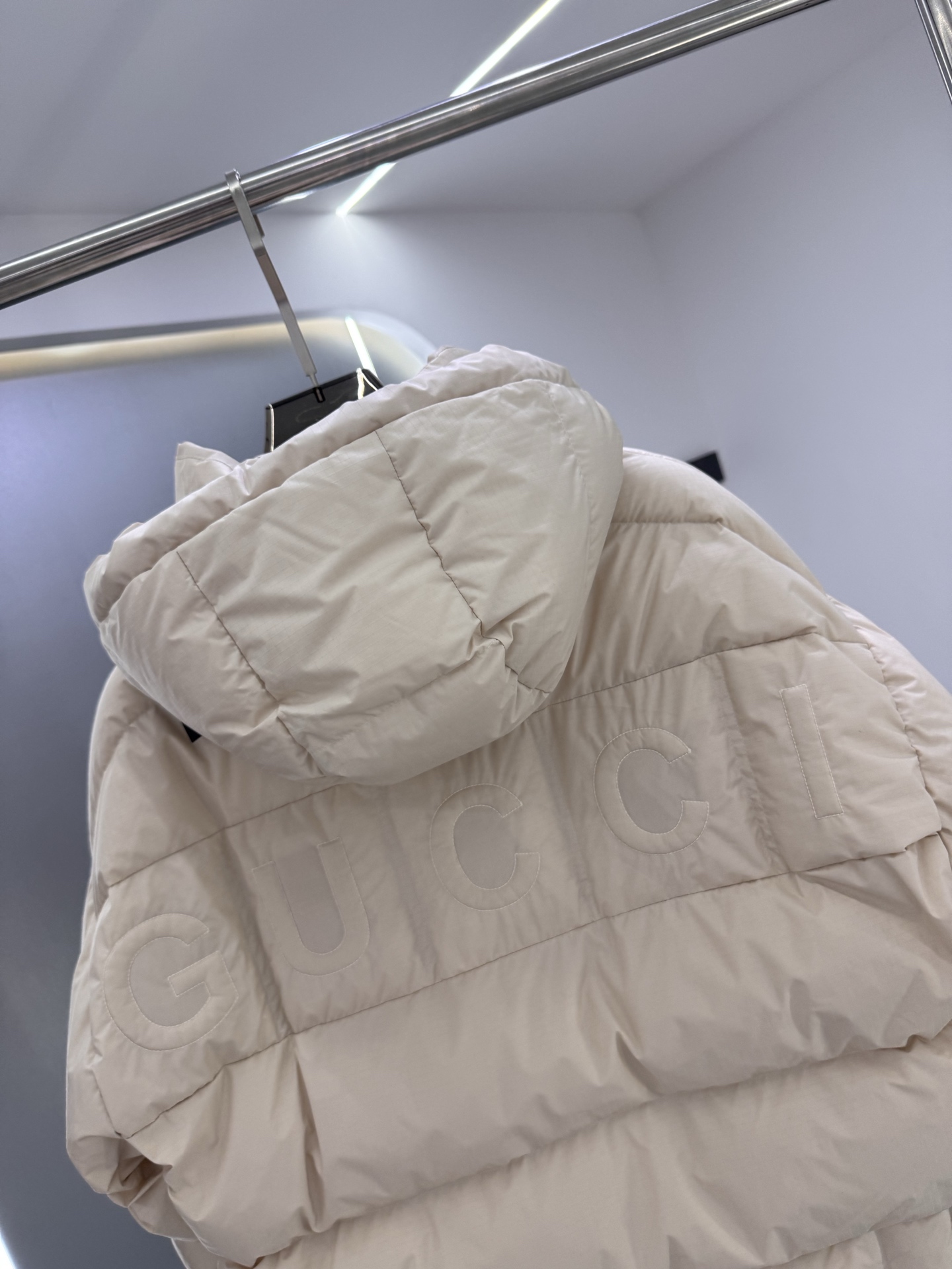 古驰Mon collection 经典系列双色羽绒服｜奢华运动 暖冬精享｜ 全定制进口外料，特殊纤维化和