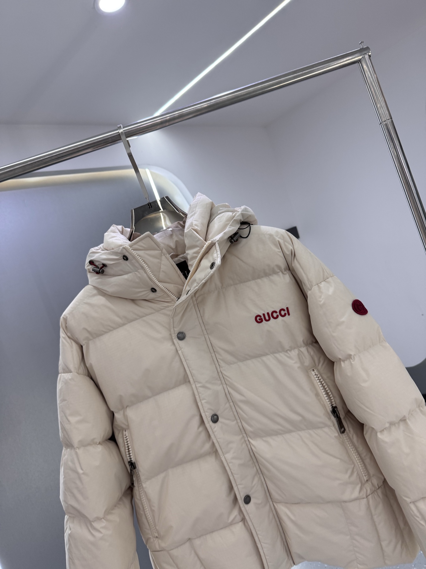 古驰Mon collection 经典系列双色羽绒服｜奢华运动 暖冬精享｜ 全定制进口外料，特殊纤维化和