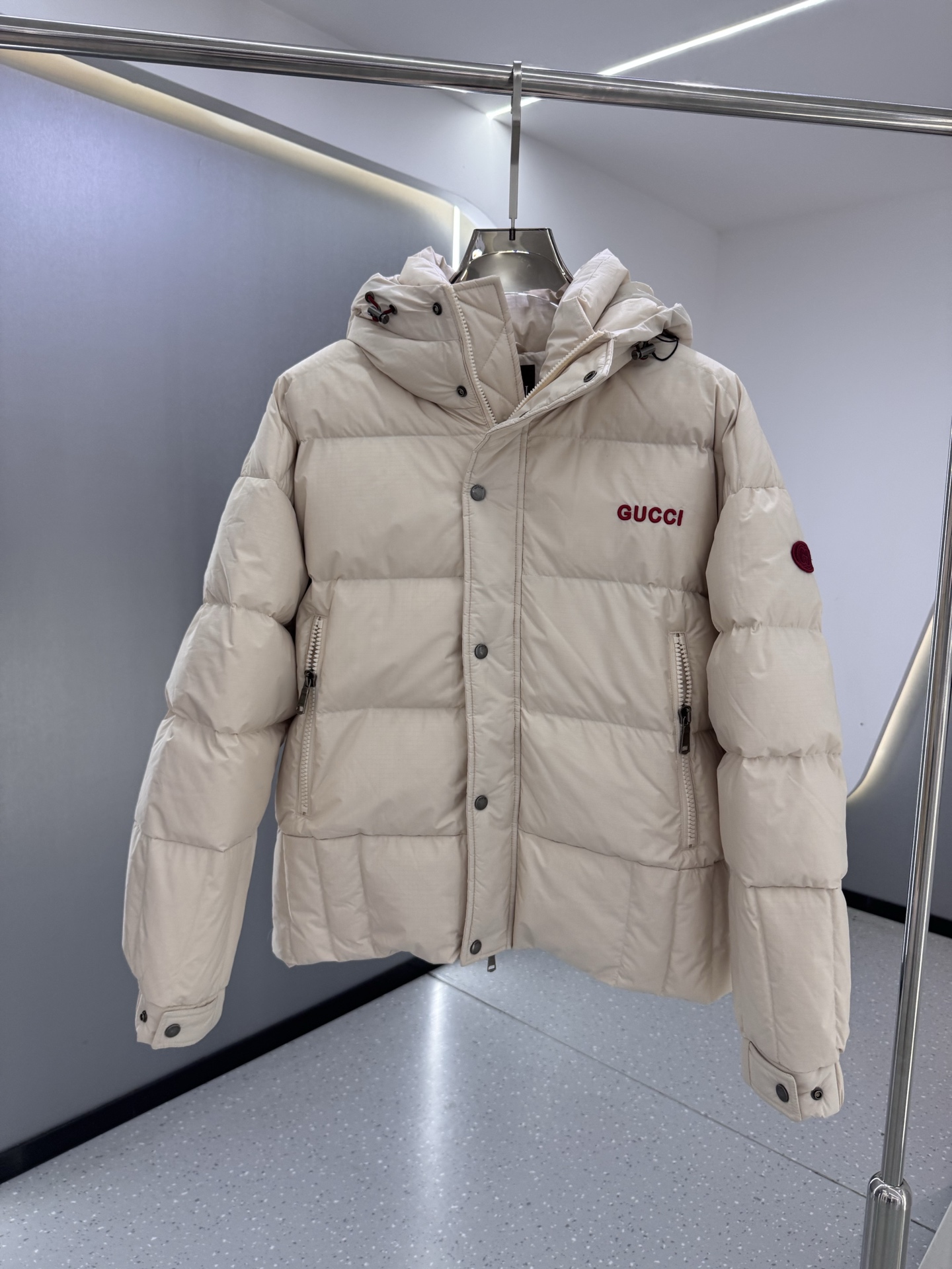 古驰Mon collection 经典系列双色羽绒服｜奢华运动 暖冬精享｜ 全定制进口外料，特殊纤维化和