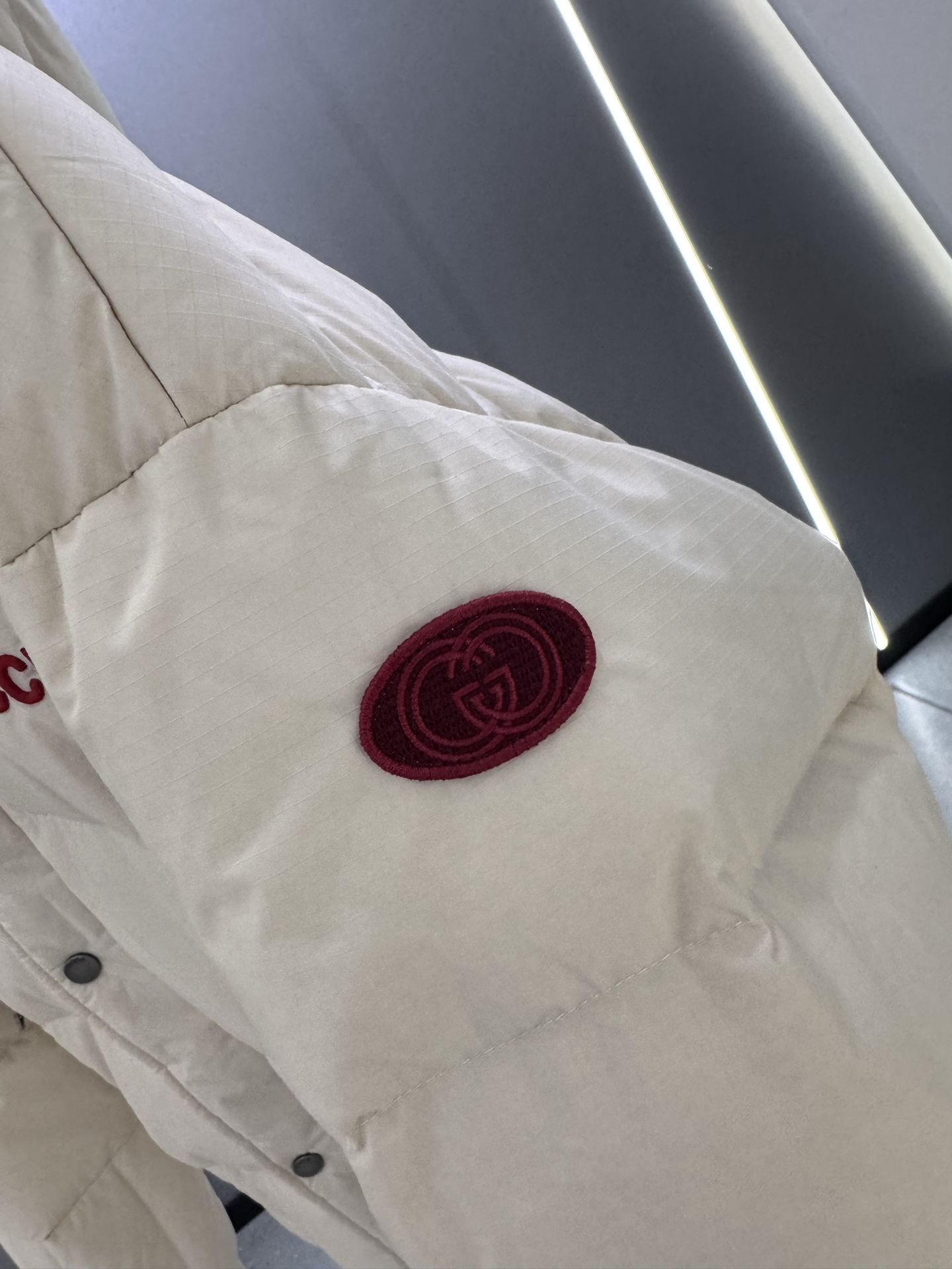 古驰Mon collection 经典系列双色羽绒服｜奢华运动 暖冬精享｜ 全定制进口外料，特殊纤维化和