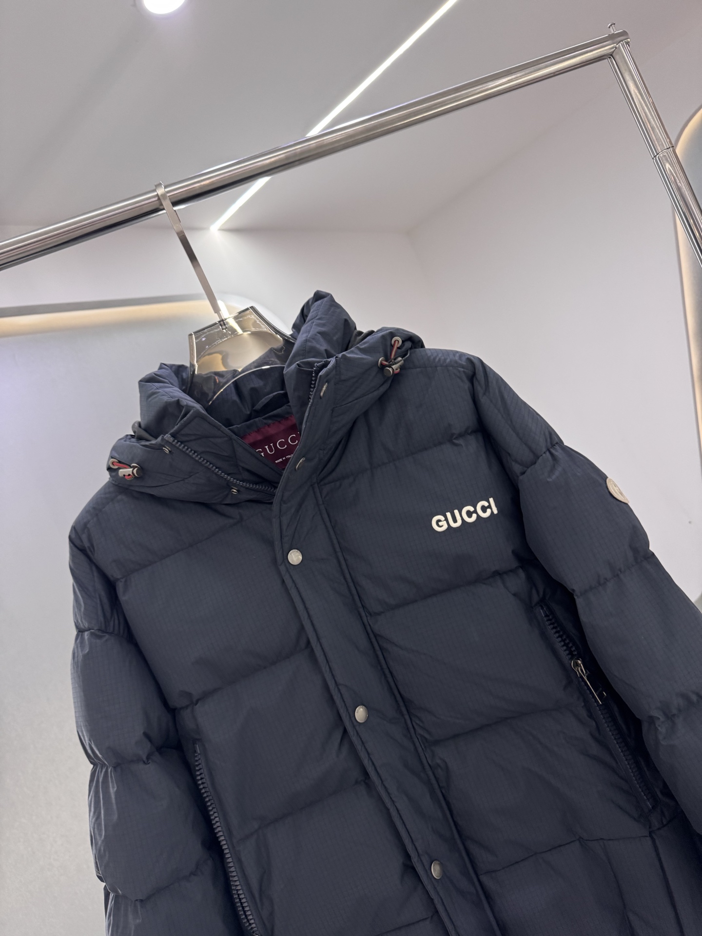 古驰Mon collection 经典系列双色羽绒服｜奢华运动 暖冬精享｜ 全定制进口外料，特殊纤维化和