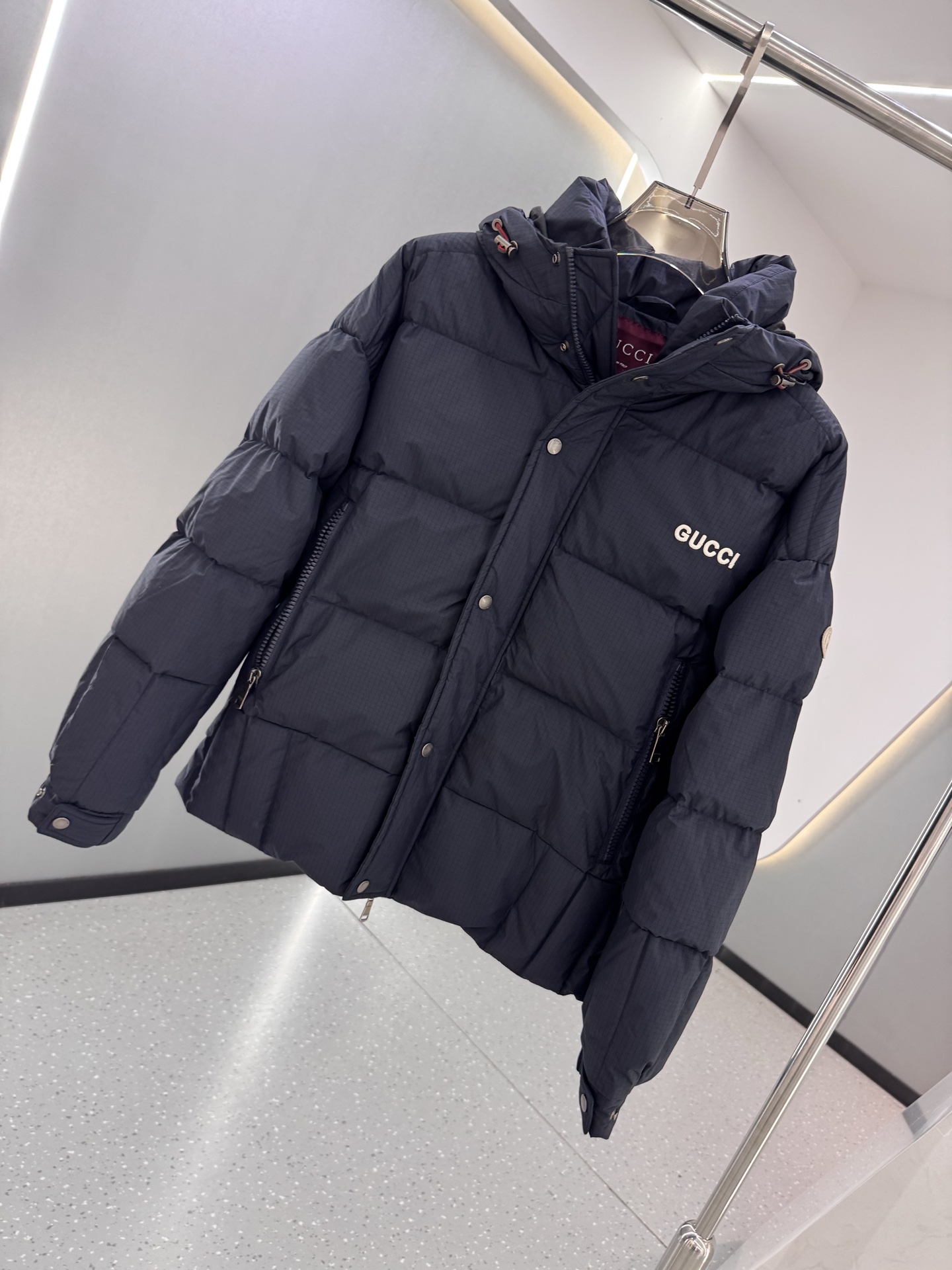 古驰Mon collection 经典系列双色羽绒服｜奢华运动 暖冬精享｜ 全定制进口外料，特殊纤维化和