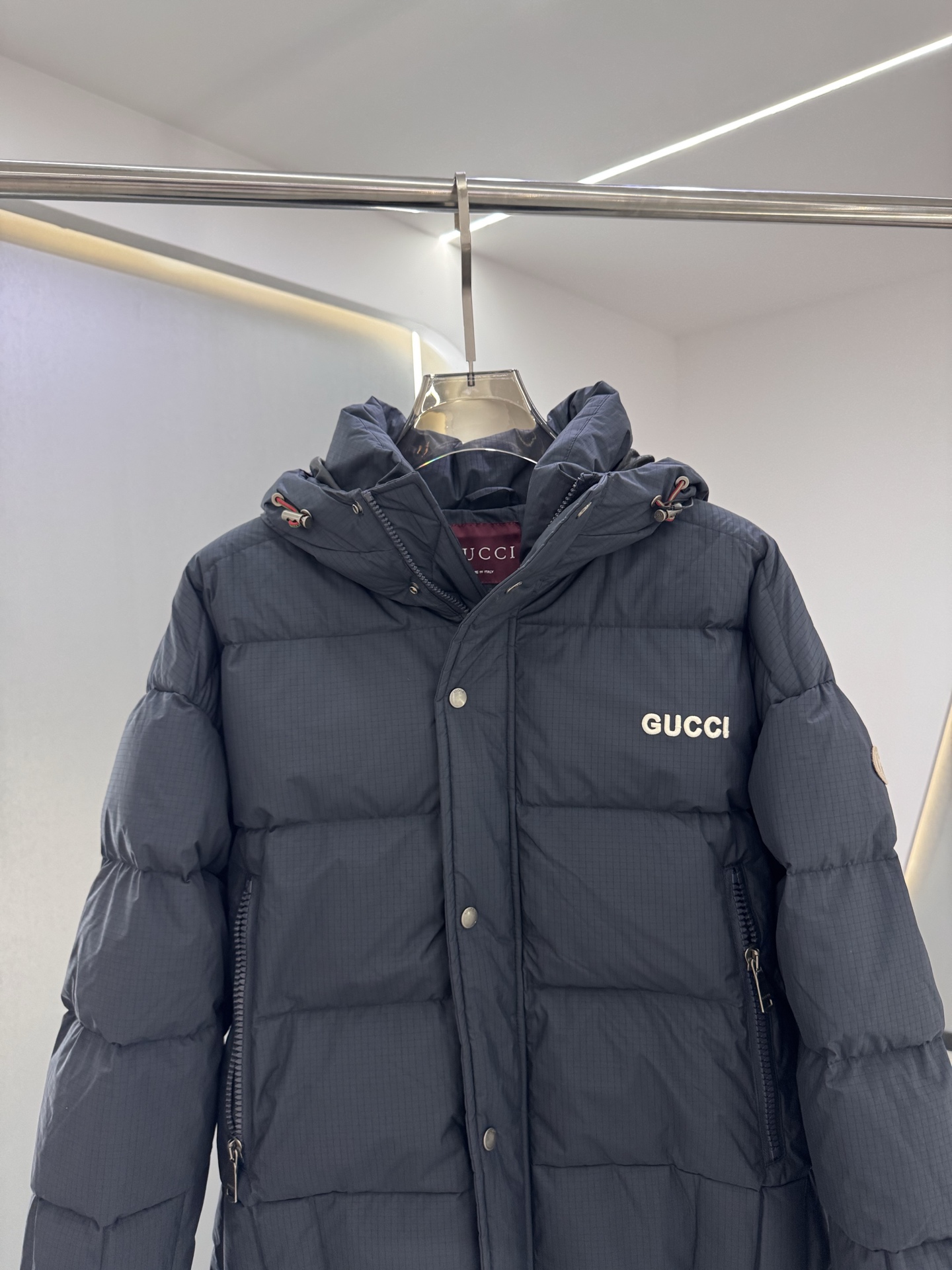 古驰Mon collection 经典系列双色羽绒服｜奢华运动 暖冬精享｜ 全定制进口外料，特殊纤维化和