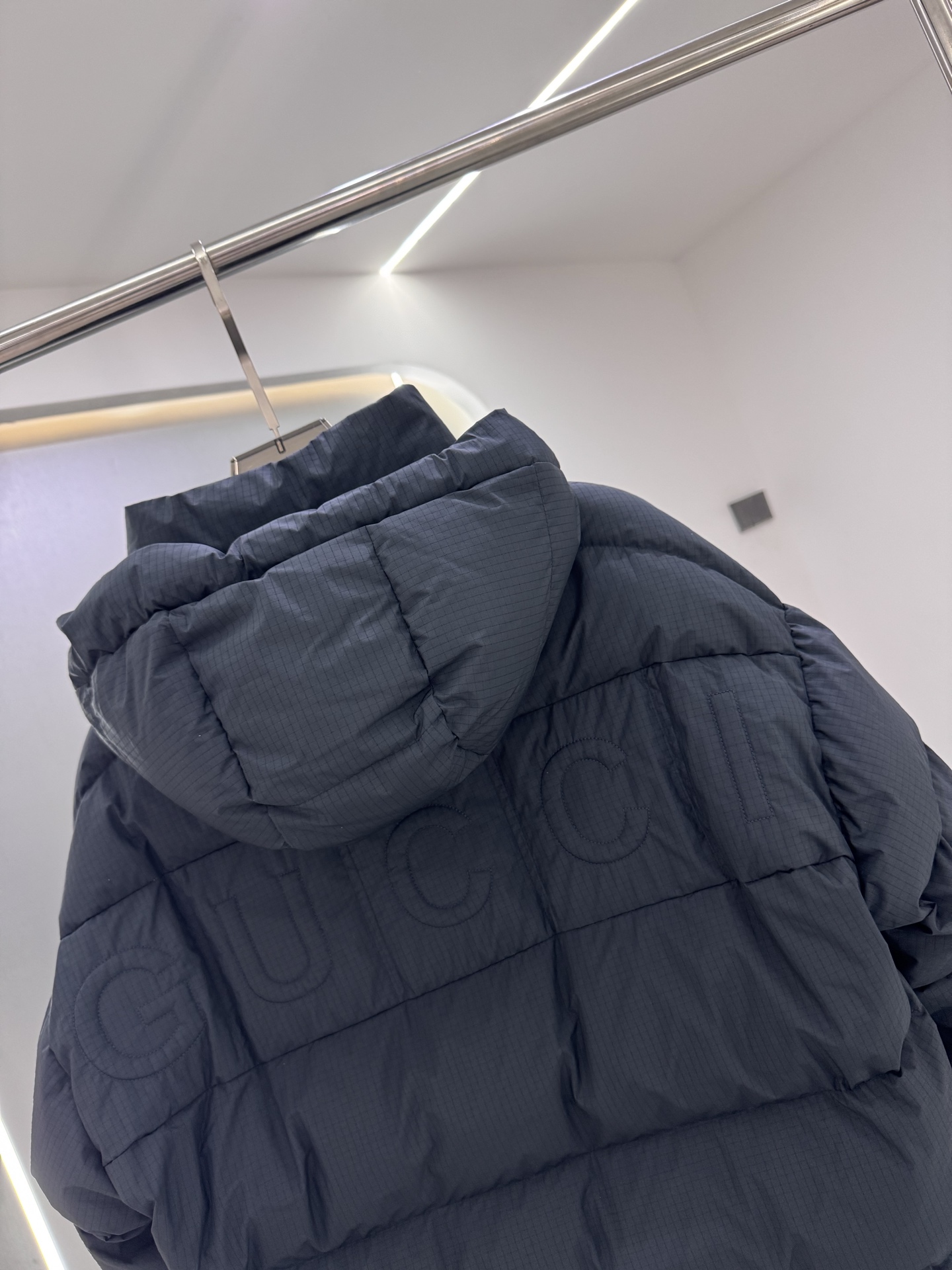 古驰Mon collection 经典系列双色羽绒服｜奢华运动 暖冬精享｜ 全定制进口外料，特殊纤维化和