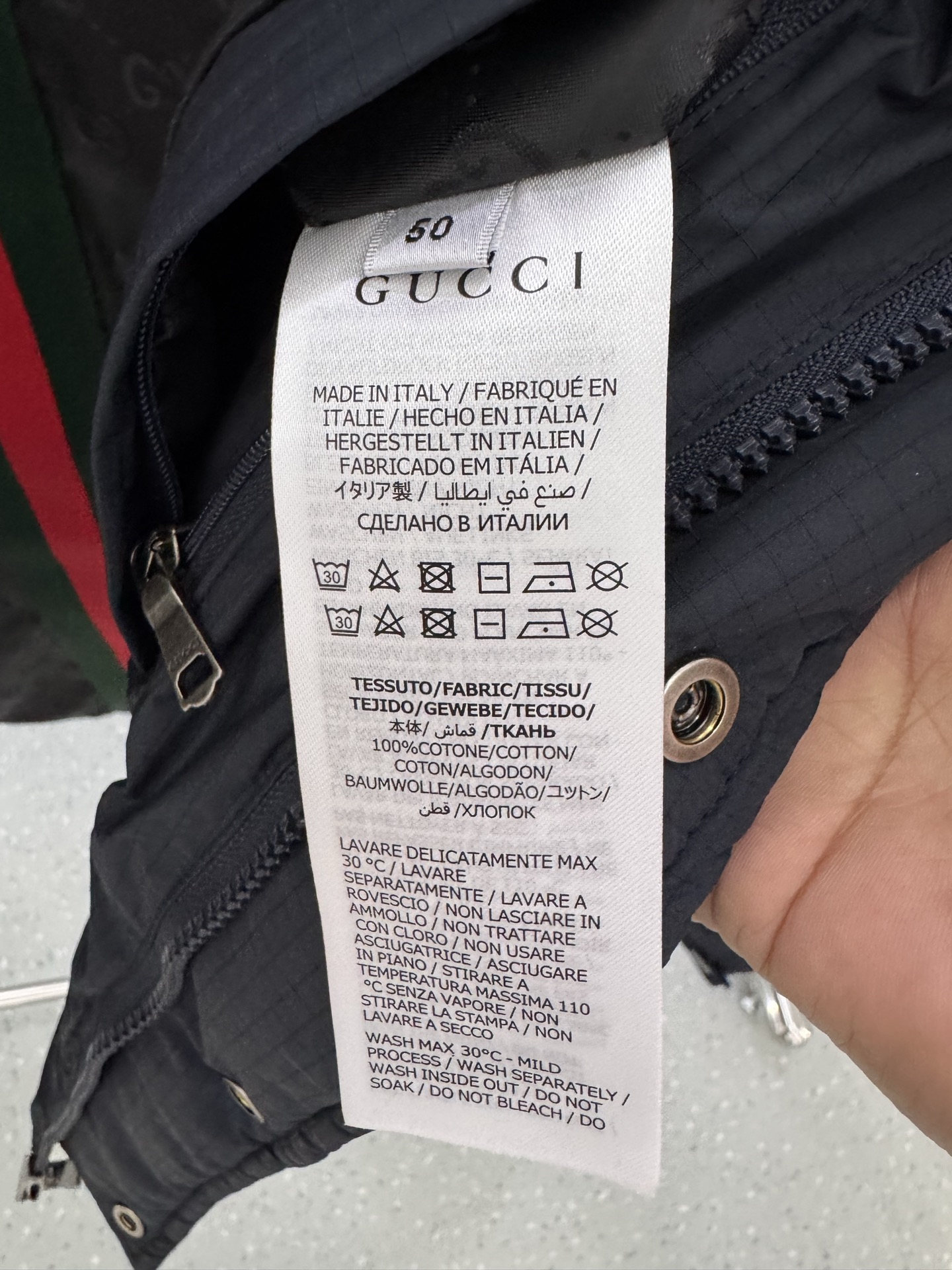 古驰Mon collection 经典系列双色羽绒服｜奢华运动 暖冬精享｜ 全定制进口外料，特殊纤维化和