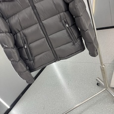 moncler特级🌟玛雅 95绒 面料采用原版一致漆面尼龙材质,有效阻挡风雨侵袭,保持内部干爽舒适。舒适抗风。内里填充 moncler特级🌟玛雅 95绒 面料采用原版一致漆面尼龙材质,有效阻挡风雨侵袭,保持内部干爽舒适。舒适抗风。内里填充