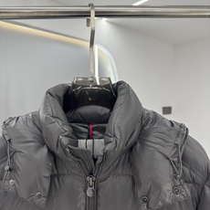moncler特级🌟玛雅 95绒 面料采用原版一致漆面尼龙材质,有效阻挡风雨侵袭,保持内部干爽舒适。舒适抗风。内里填充 moncler特级🌟玛雅 95绒 面料采用原版一致漆面尼龙材质,有效阻挡风雨侵袭,保持内部干爽舒适。舒适抗风。内里填充
