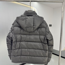 moncler特级🌟玛雅 95绒 面料采用原版一致漆面尼龙材质,有效阻挡风雨侵袭,保持内部干爽舒适。舒适抗风。内里填充 moncler特级🌟玛雅 95绒 面料采用原版一致漆面尼龙材质,有效阻挡风雨侵袭,保持内部干爽舒适。舒适抗风。内里填充