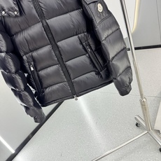 moncler特级🌟玛雅 95绒 面料采用原版一致漆面尼龙材质,有效阻挡风雨侵袭,保持内部干爽舒适。舒适抗风。内里填充 moncler特级🌟玛雅 95绒 面料采用原版一致漆面尼龙材质,有效阻挡风雨侵袭,保持内部干爽舒适。舒适抗风。内里填充