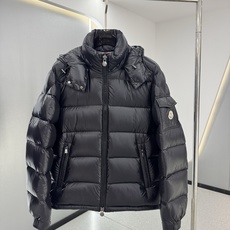 moncler特级🌟玛雅 95绒 面料采用原版一致漆面尼龙材质,有效阻挡风雨侵袭,保持内部干爽舒适。舒适抗风。内里填充 moncler特级🌟玛雅 95绒 面料采用原版一致漆面尼龙材质,有效阻挡风雨侵袭,保持内部干爽舒适。舒适抗风。内里填充