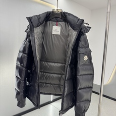 moncler特级🌟玛雅 95绒 面料采用原版一致漆面尼龙材质,有效阻挡风雨侵袭,保持内部干爽舒适。舒适抗风。内里填充 moncler特级🌟玛雅 95绒 面料采用原版一致漆面尼龙材质,有效阻挡风雨侵袭,保持内部干爽舒适。舒适抗风。内里填充