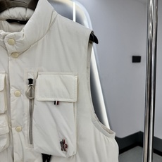 特级羽绒⬆️Moncler Grenoble Tongass羽绒户外马甲.高端黑标系列.原厂替换面料.特级鹅颈绒填充. 特级羽绒⬆️Moncler Grenoble Tongass羽绒户外马甲.高端黑标系列.原厂替换面料.特级鹅颈绒填充.