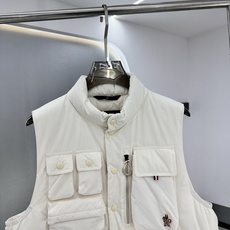 特级羽绒⬆️Moncler Grenoble Tongass羽绒户外马甲.高端黑标系列.原厂替换面料.特级鹅颈绒填充. 特级羽绒⬆️Moncler Grenoble Tongass羽绒户外马甲.高端黑标系列.原厂替换面料.特级鹅颈绒填充.
