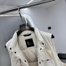 特级羽绒⬆️Moncler Grenoble Tongass羽绒户外马甲.高端黑标系列.原厂替换面料.特级鹅颈绒填充. 特级羽绒⬆️Moncler Grenoble Tongass羽绒户外马甲.高端黑标系列.原厂替换面料.特级鹅颈绒填充.