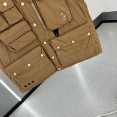 特级羽绒⬆️Moncler Grenoble Tongass羽绒户外马甲.高端黑标系列.原厂替换面料.特级鹅颈绒填充. 特级羽绒⬆️Moncler Grenoble Tongass羽绒户外马甲.高端黑标系列.原厂替换面料.特级鹅颈绒填充.