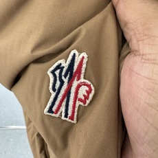 特级羽绒⬆️Moncler Grenoble Tongass羽绒户外马甲.高端黑标系列.原厂替换面料.特级鹅颈绒填充. 特级羽绒⬆️Moncler Grenoble Tongass羽绒户外马甲.高端黑标系列.原厂替换面料.特级鹅颈绒填充.