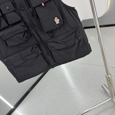 特级羽绒⬆️Moncler Grenoble Tongass羽绒户外马甲.高端黑标系列.原厂替换面料.特级鹅颈绒填充. 特级羽绒⬆️Moncler Grenoble Tongass羽绒户外马甲.高端黑标系列.原厂替换面料.特级鹅颈绒填充.