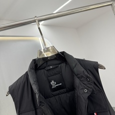 特级羽绒⬆️Moncler Grenoble Tongass羽绒户外马甲.高端黑标系列.原厂替换面料.特级鹅颈绒填充. 特级羽绒⬆️Moncler Grenoble Tongass羽绒户外马甲.高端黑标系列.原厂替换面料.特级鹅颈绒填充.