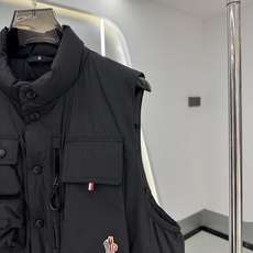 特级羽绒⬆️Moncler Grenoble Tongass羽绒户外马甲.高端黑标系列.原厂替换面料.特级鹅颈绒填充. 特级羽绒⬆️Moncler Grenoble Tongass羽绒户外马甲.高端黑标系列.原厂替换面料.特级鹅颈绒填充.