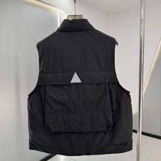 特级羽绒⬆️Moncler Grenoble Tongass羽绒户外马甲.高端黑标系列.原厂替换面料.特级鹅颈绒填充. 特级羽绒⬆️Moncler Grenoble Tongass羽绒户外马甲.高端黑标系列.原厂替换面料.特级鹅颈绒填充.