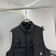 特级羽绒⬆️Moncler Grenoble Tongass羽绒户外马甲.高端黑标系列.原厂替换面料.特级鹅颈绒填充. 特级羽绒⬆️Moncler Grenoble Tongass羽绒户外马甲.高端黑标系列.原厂替换面料.特级鹅颈绒填充.