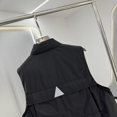 特级羽绒⬆️Moncler Grenoble Tongass羽绒户外马甲.高端黑标系列.原厂替换面料.特级鹅颈绒填充. 特级羽绒⬆️Moncler Grenoble Tongass羽绒户外马甲.高端黑标系列.原厂替换面料.特级鹅颈绒填充.