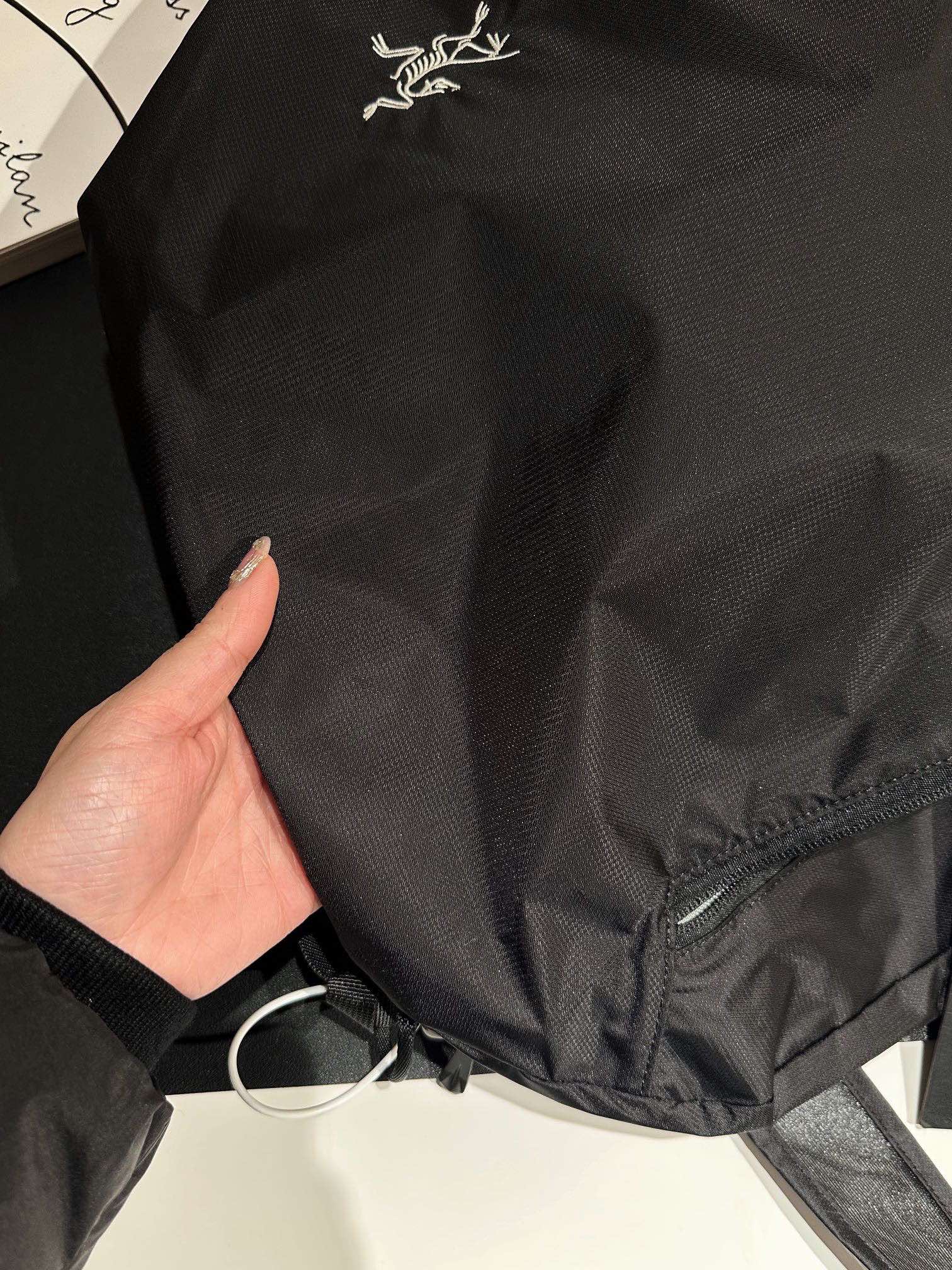 Heliad 12L Crossbody Bag - Comprehensive 7