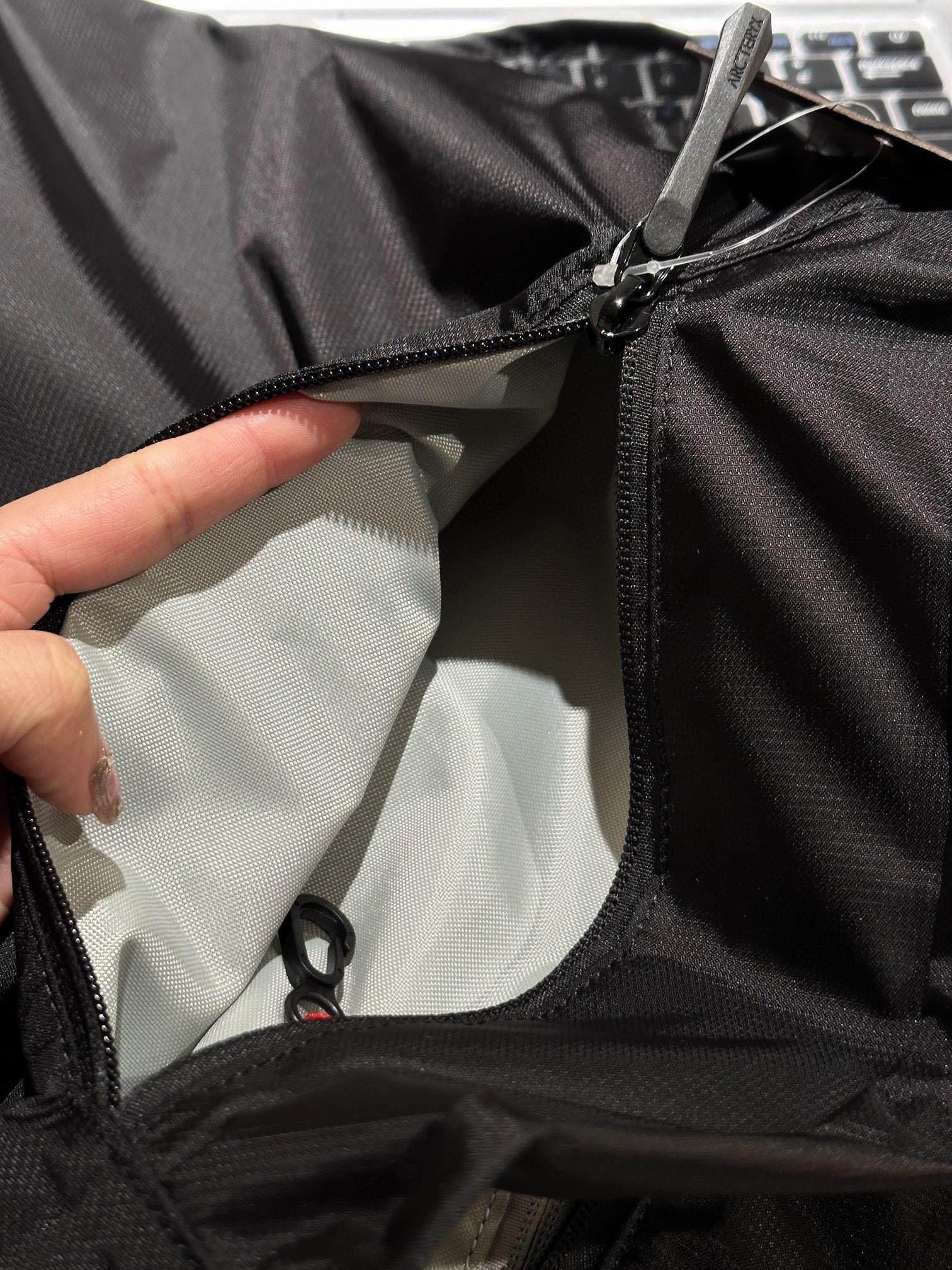 Heliad 12L Crossbody Bag - Comprehensive 8