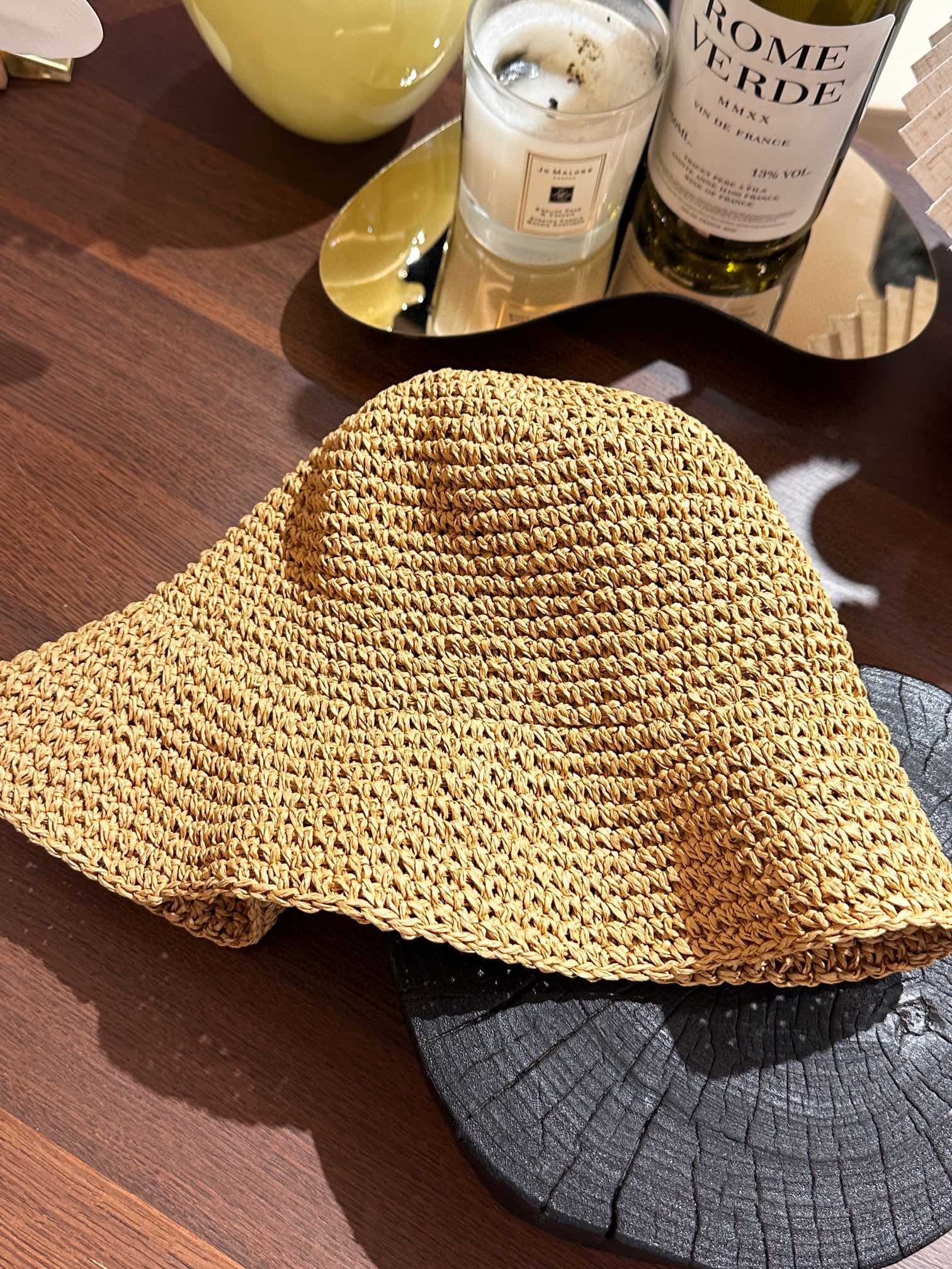 NO:811567,Khaki and beige, raffia color, the most classic colors, the seaside dream hat, so beautiful!  If you feel that the brim of the hat is deep, just roll it up, which is another style, hat, scarf, socks, socks, hats19860909卡其色和米色 拉菲草本色 最经典的颜色 海边的梦中情帽  巨好看！觉得帽檐深的直接卷起来 就是另一种调调,帽子.围巾.袜子,socks,hats,accessory