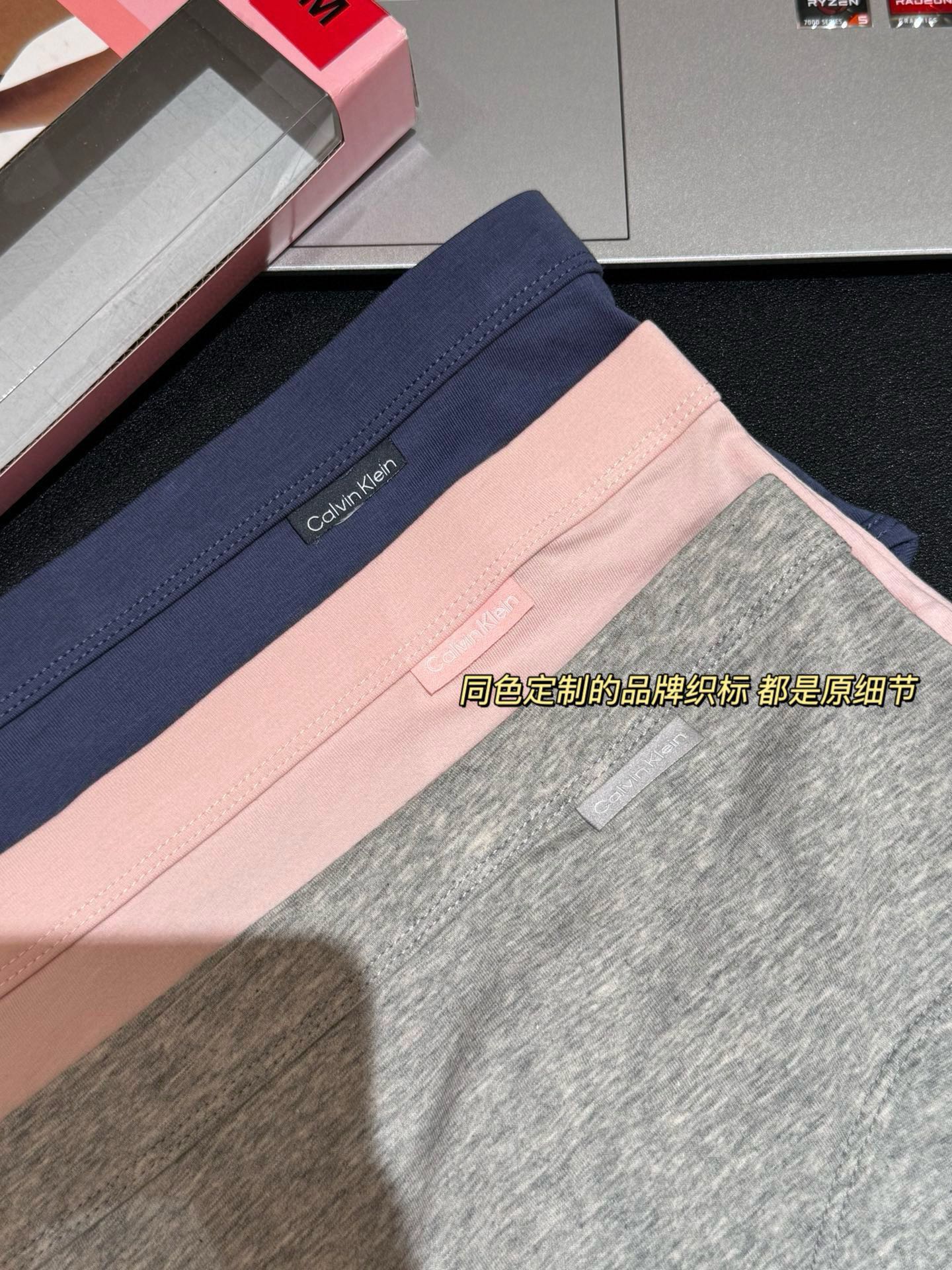 Women's mid-rise briefs featuring a modern, minimalist silhouette. Desig - Comprehensive 4