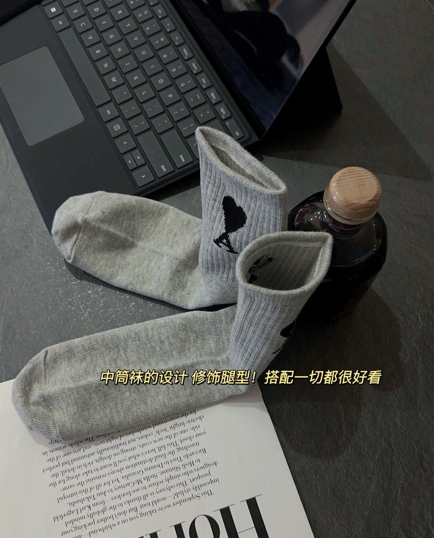 Designed with a classic mid-calf silhouette, these socks feature an - Comprehensive 3