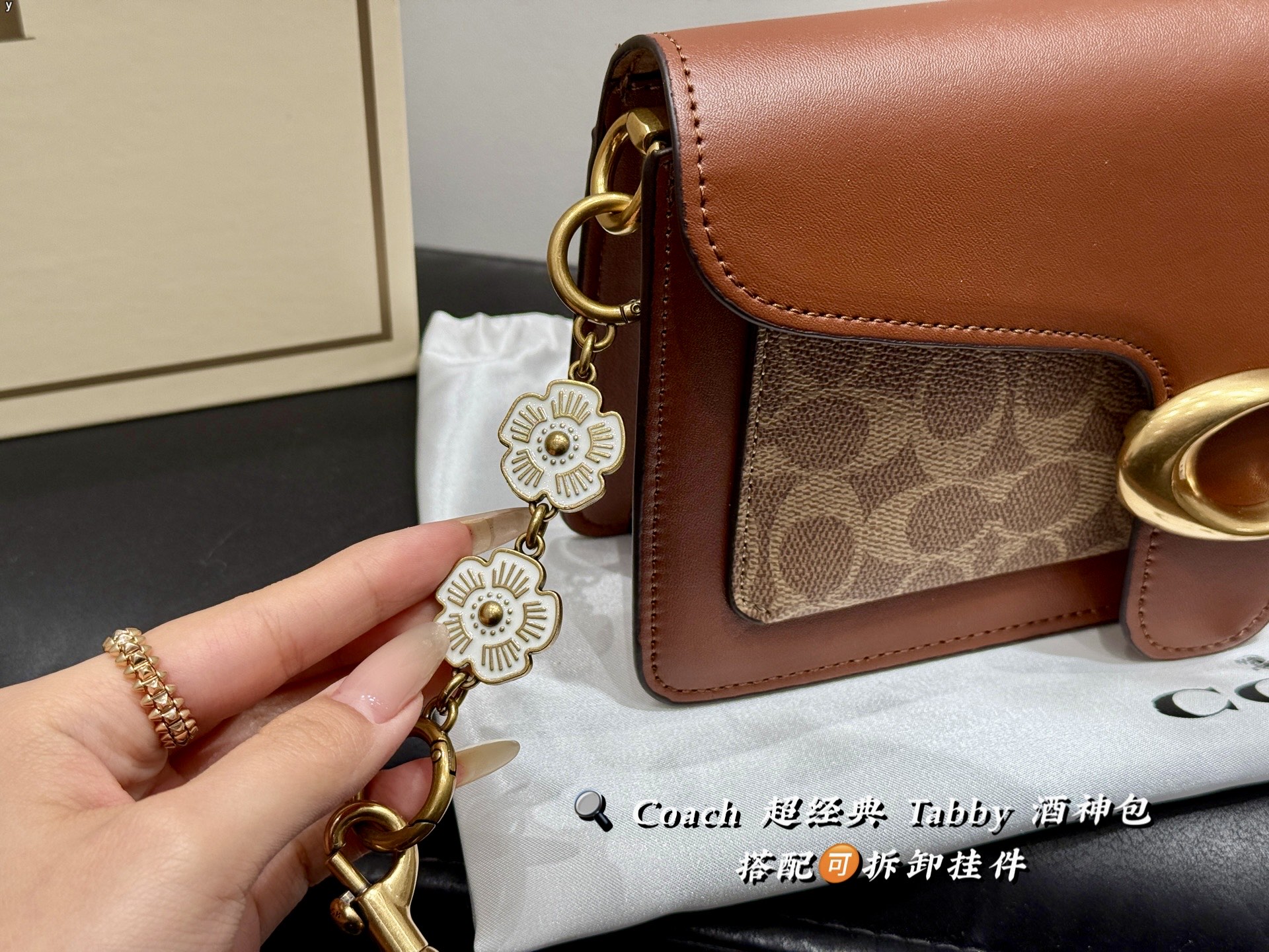 Alternative view of Crossbody Bag 09906