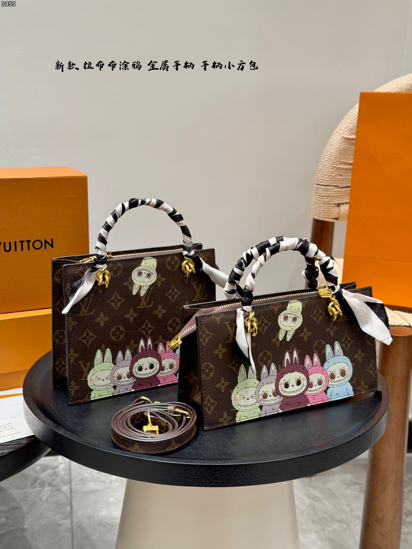 P225 Gift Box Packaging | | Lv Labubu Graffiti Modified Second-hand Metal Handle Portable Small Square Bag | Simple Design, Strong Retro Style | One-shoulder And Cross-body Carry Are Both High-end | Casual Matching, Fashionable And Practical Niche Style | Size Square 20cm Long 24cm