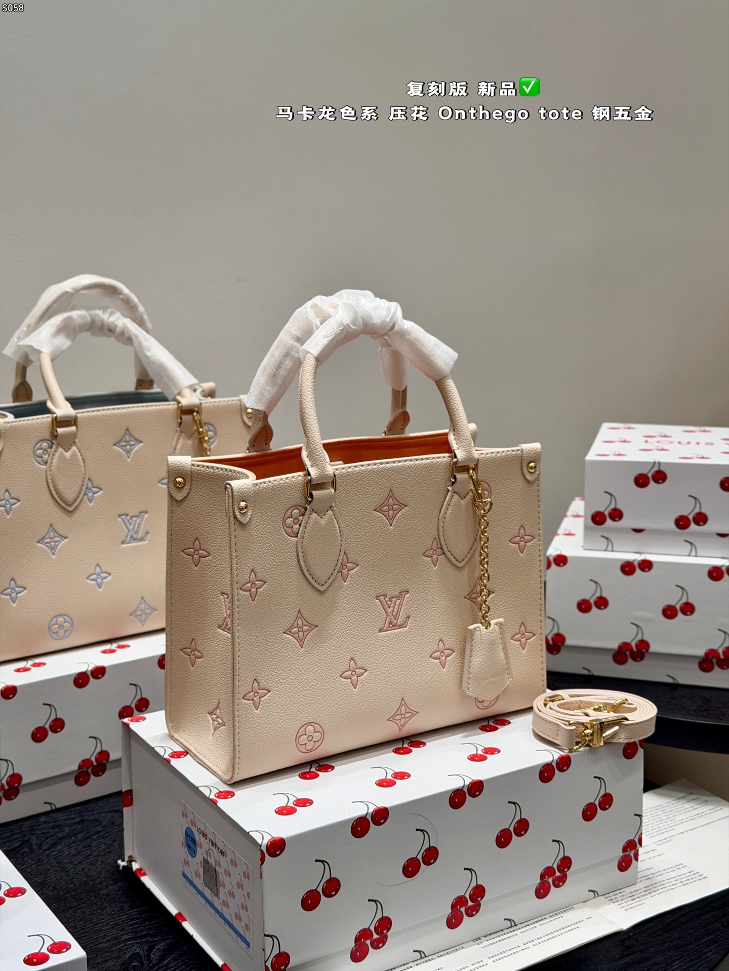 P285 Gift Box Packaging | Steel Hardware | Size 25cm | Lv Onthego Tote Bag Embossed Macaron Color Shopping Bag | Strawberry Sea Salt Milk Series | Seasonal Limited Edition, Cream White With Pink/blue, Gentle And Lively. Made Of High-quality Grained Cowhide, It Feels Delicate And Durable. The Shoulder Strap Is Adjustable And Can Be Carried By Hand, On One Shoulder Or Across The Body. It Is Perfect For Daily Outings Or Light Travel