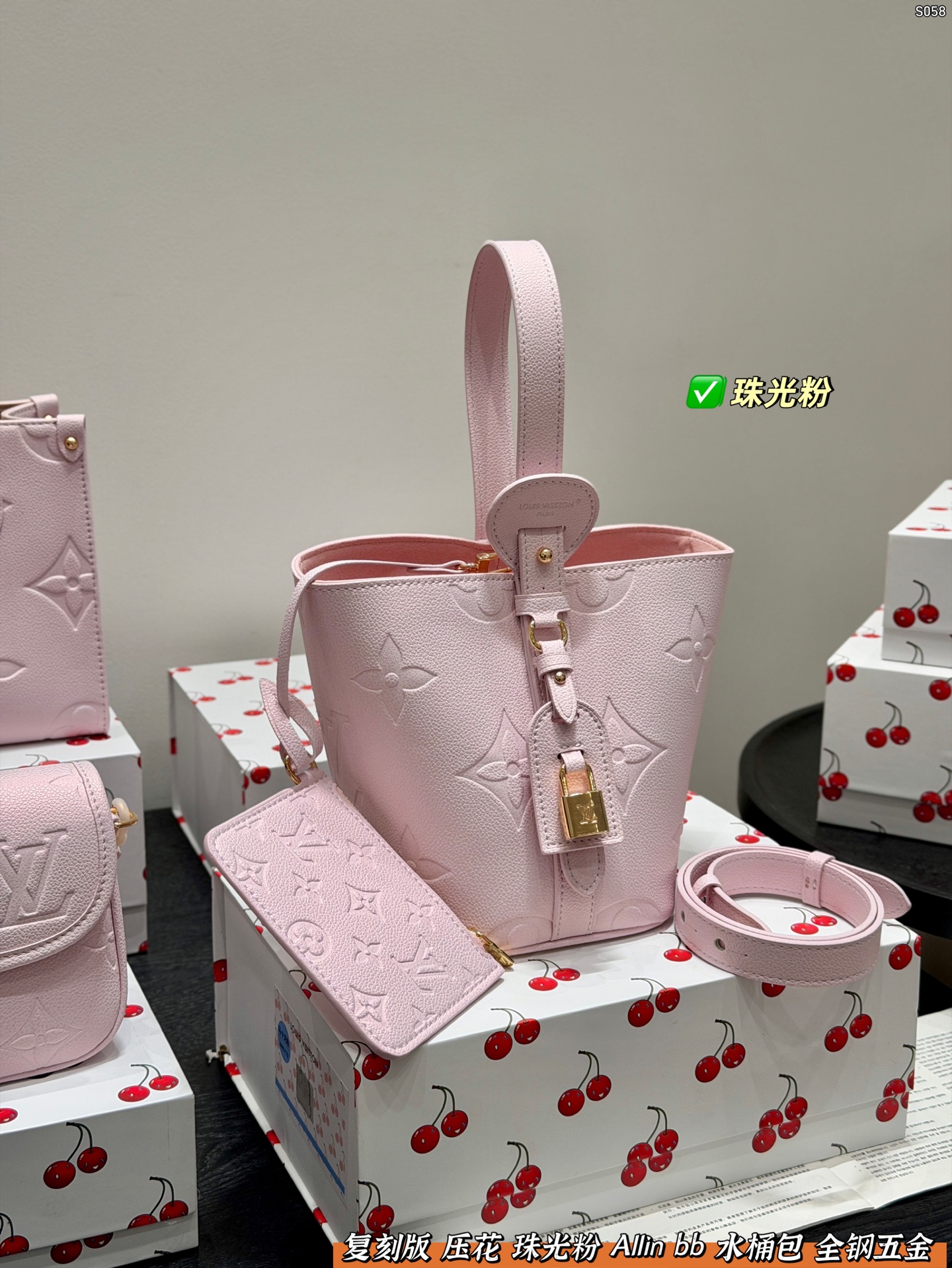 P278 Gift Box Packaging | Steel Hardware | Size 17 18cm | Lv Allinbb Bucket Bag Embossed Pearlescent Pink | Strawberry Milk Series | Seasonal Limited Edition, Cream Pink, Gentle And Lively. Made Of High-quality Grained Cowhide, It Feels Delicate And Durable. The Shoulder Strap Is Adjustable And Can Be Carried By Hand, On One Shoulder Or Across The Body. It Is Perfect For Daily Outings Or Light Travel