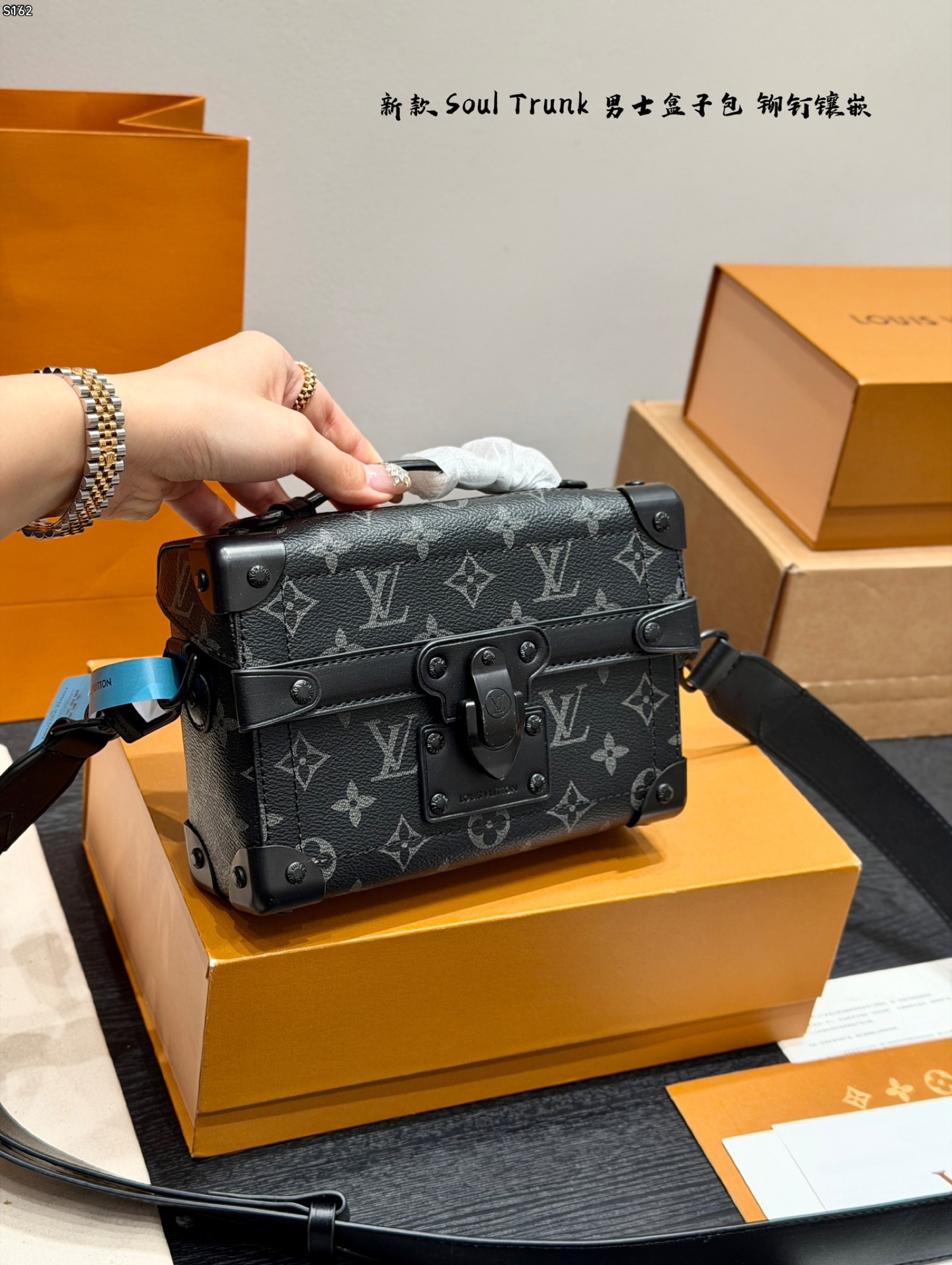 P270 Gift Box Packaging | Lv New Men's Bag Black Warrior Soultrunk Box Bag | Rivet Inlaid Small Box | Soft Box Bag Has A Super Cool Upper Body And Can Be Carried Cross-body, | | Essential For Daily Commuting, Fashionable And Versatile | | Shoulder Straps Are Detachable And Adjustable | | Size 19 15 7cm