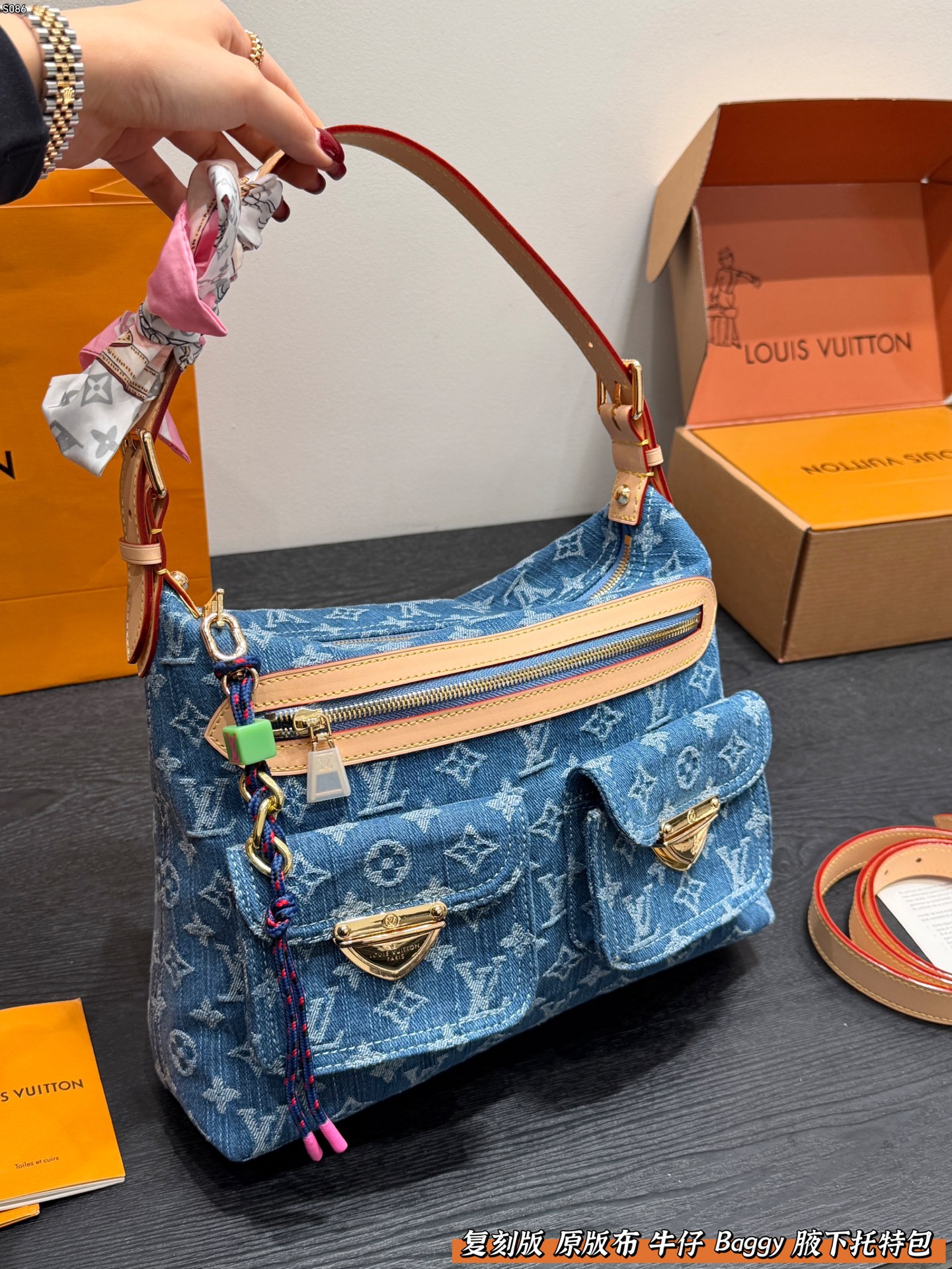 Alternative view of Tote Bag 09878