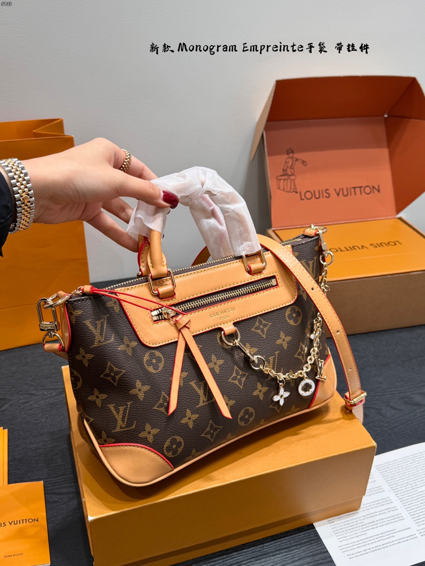 Alternative view of Handbag 09886