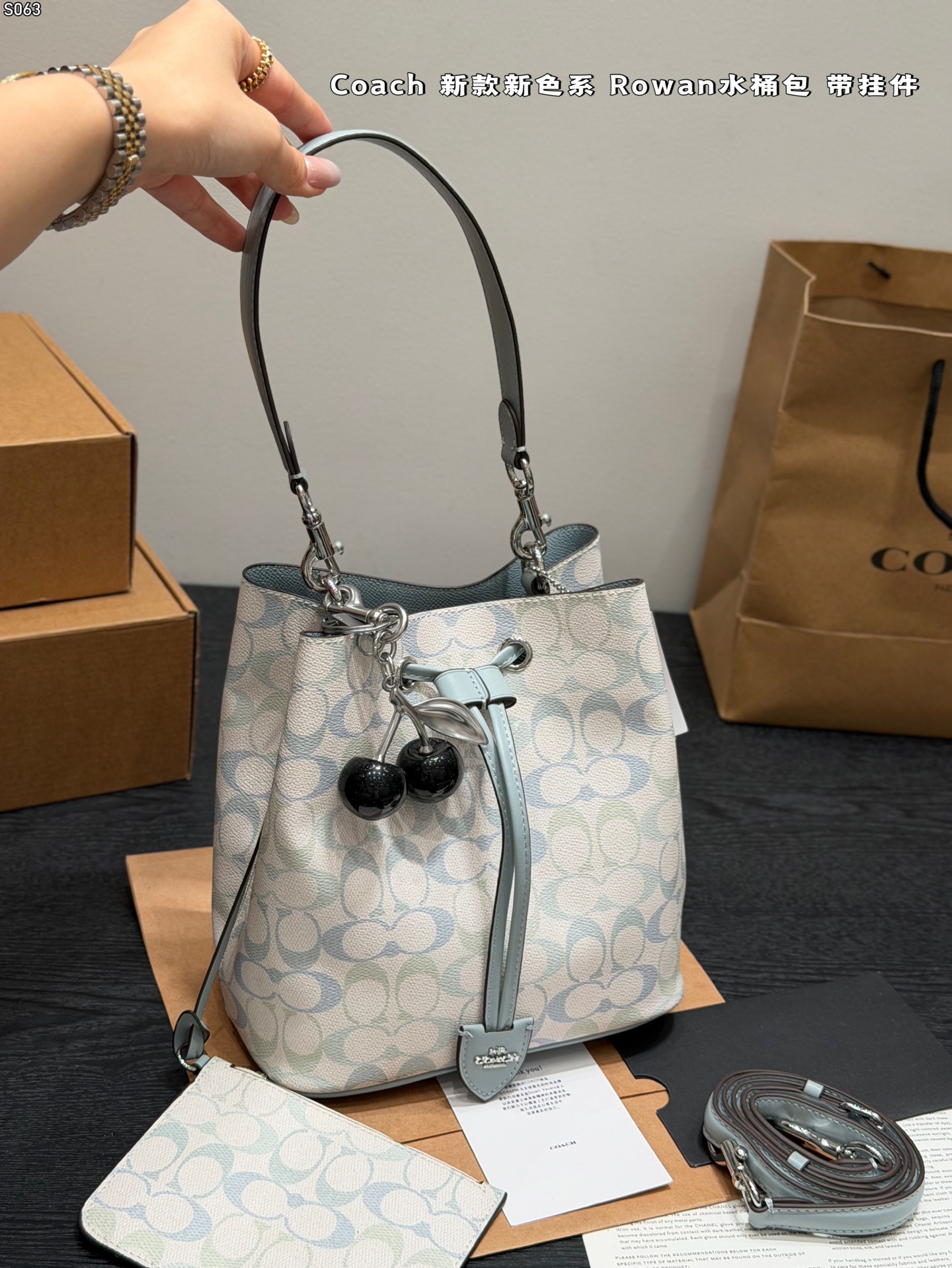 Sac COACH Avec pendentif — photo 2