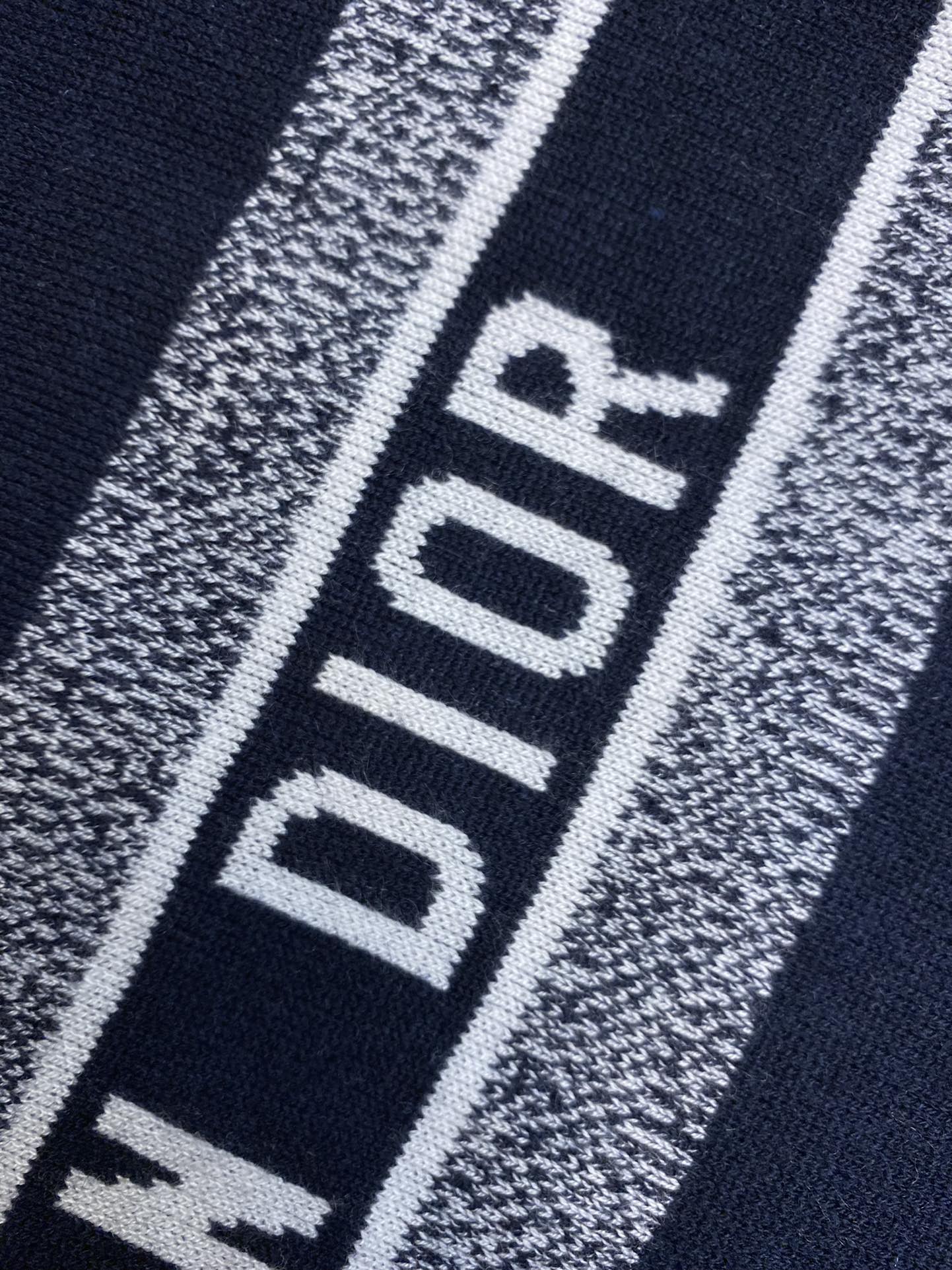 🌟🌟【女款】Dior、2022秋冬新款双面穿提花字母针织开衫连帽外套这款连帽针织开衫是两面都可穿的，是-