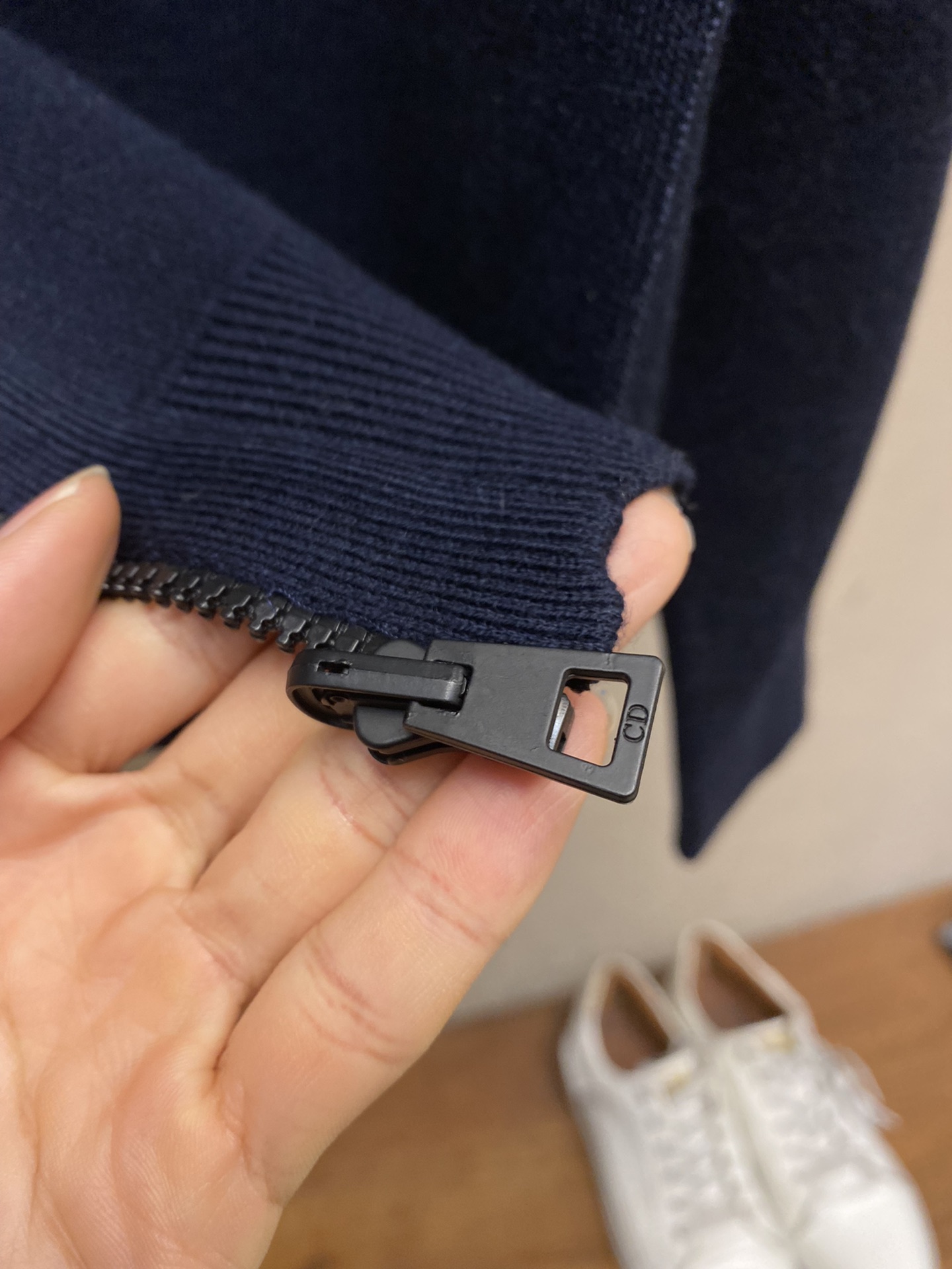 🌟🌟【女款】Dior、2022秋冬新款双面穿提花字母针织开衫连帽外套这款连帽针织开衫是两面都可穿的，是-